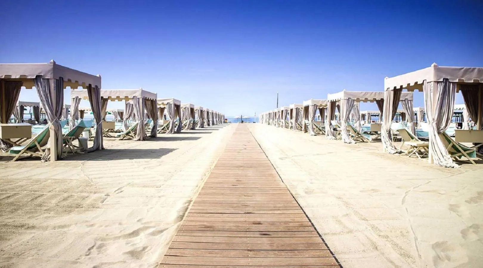 Summer in Arianna Hotel