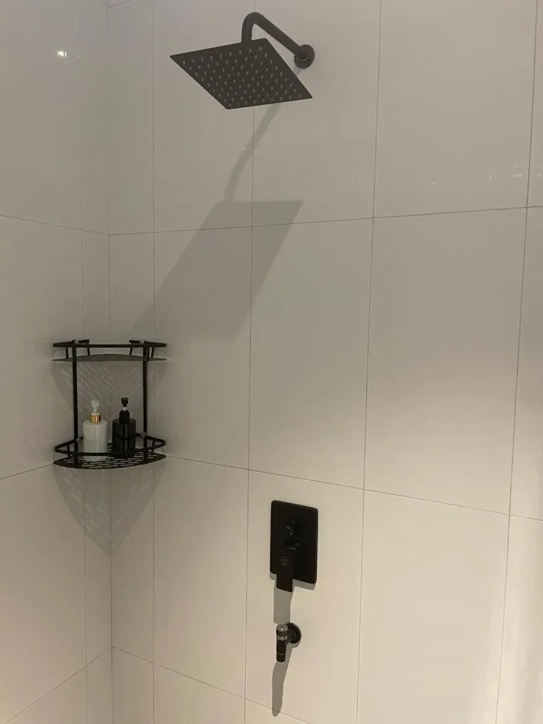 Shower in Hotel Besar Purwokerto