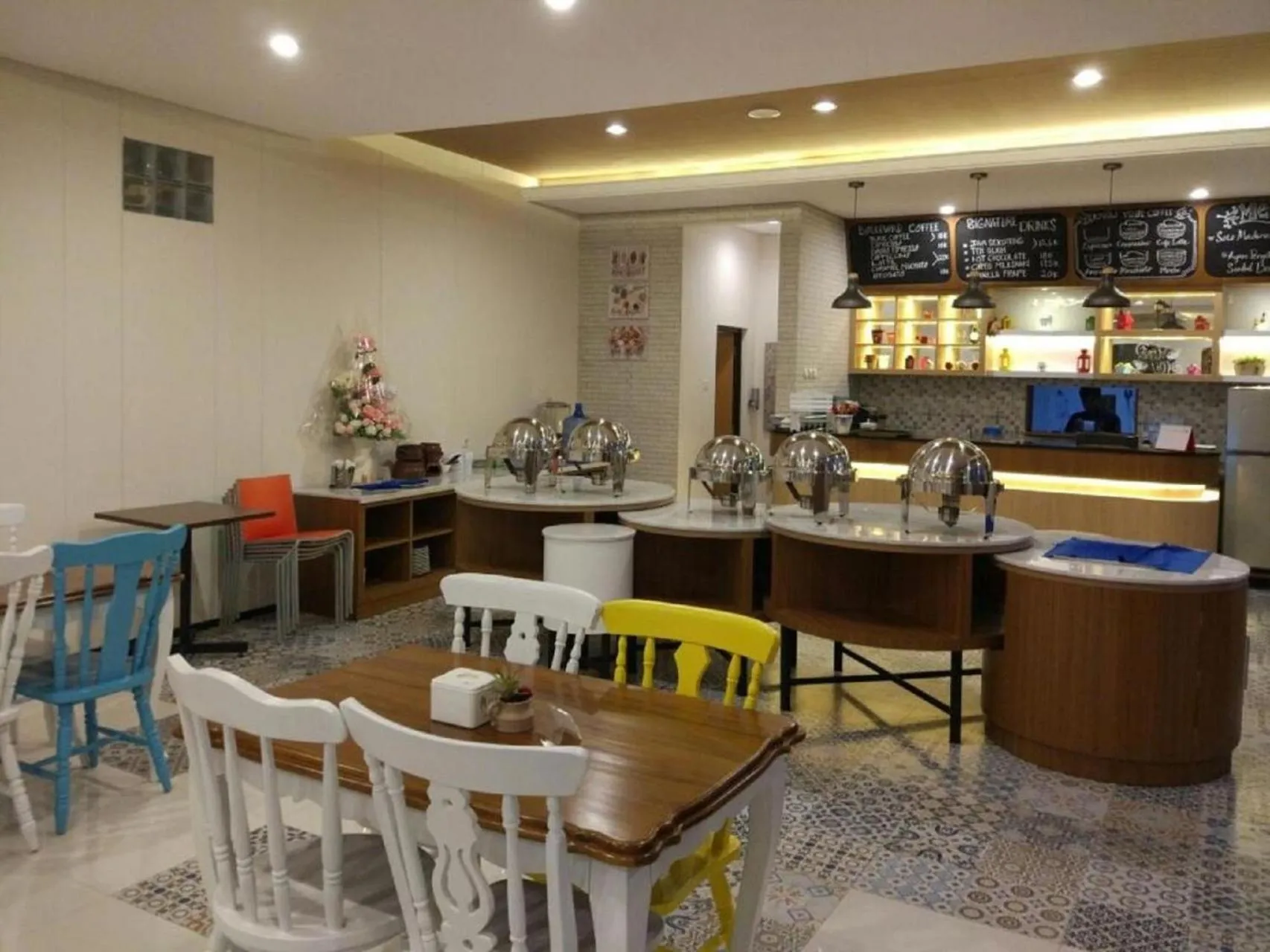 Communal kitchen in Hotel Besar Purwokerto