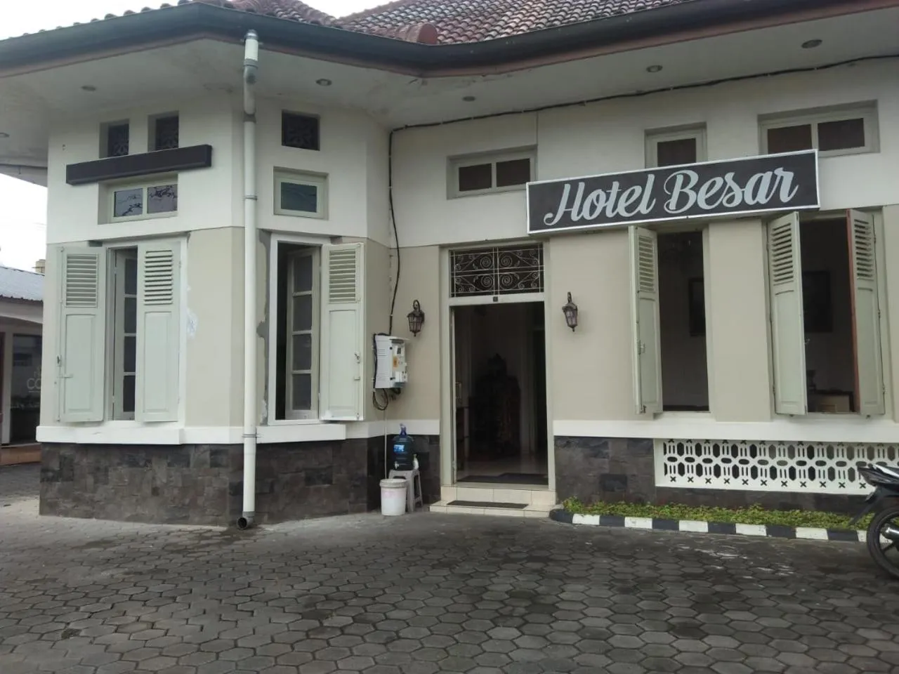 Facade/entrance in Hotel Besar Purwokerto