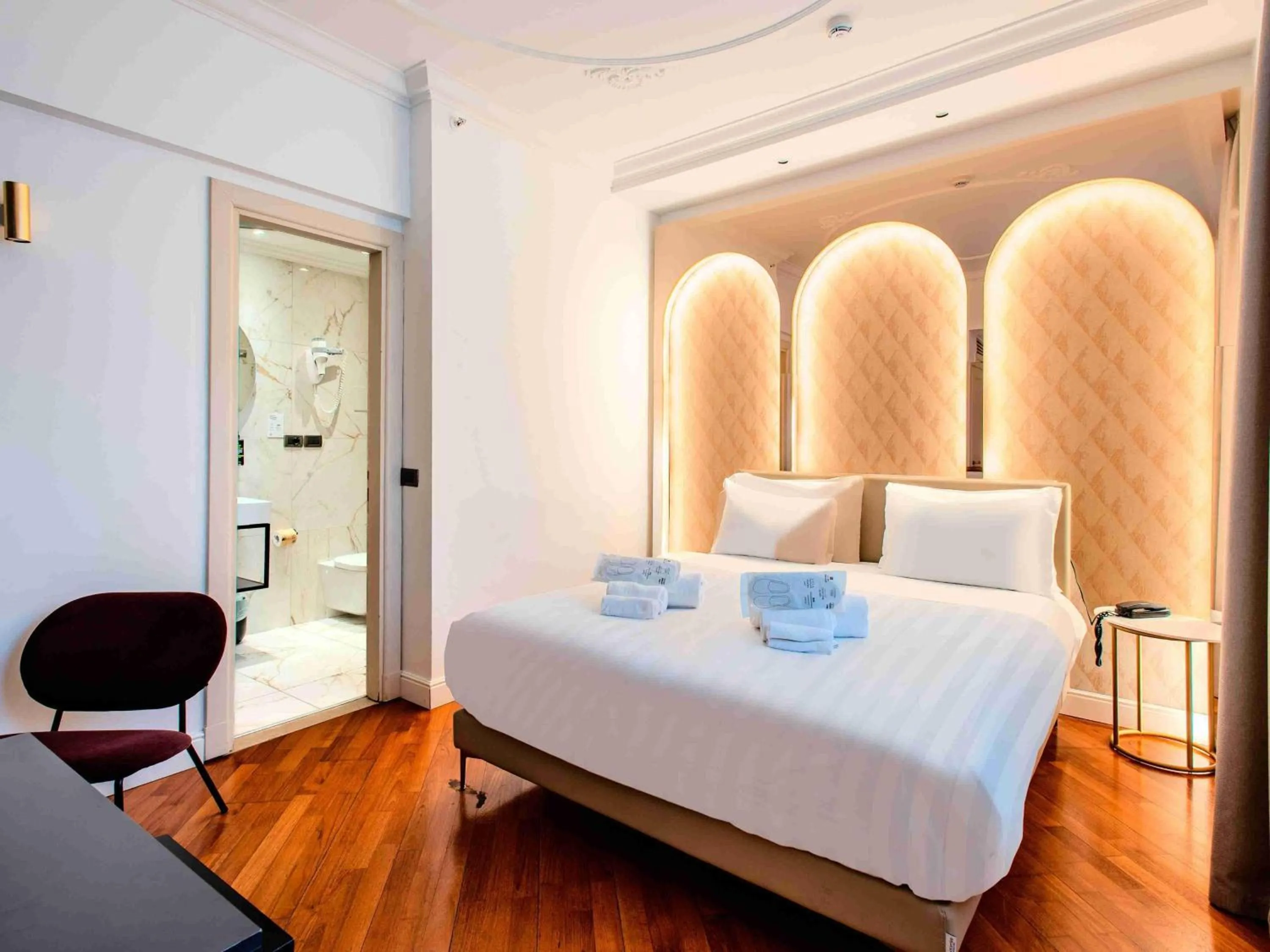 Bathroom, Bed in B&B Hotel Firenze Laurus Al Duomo