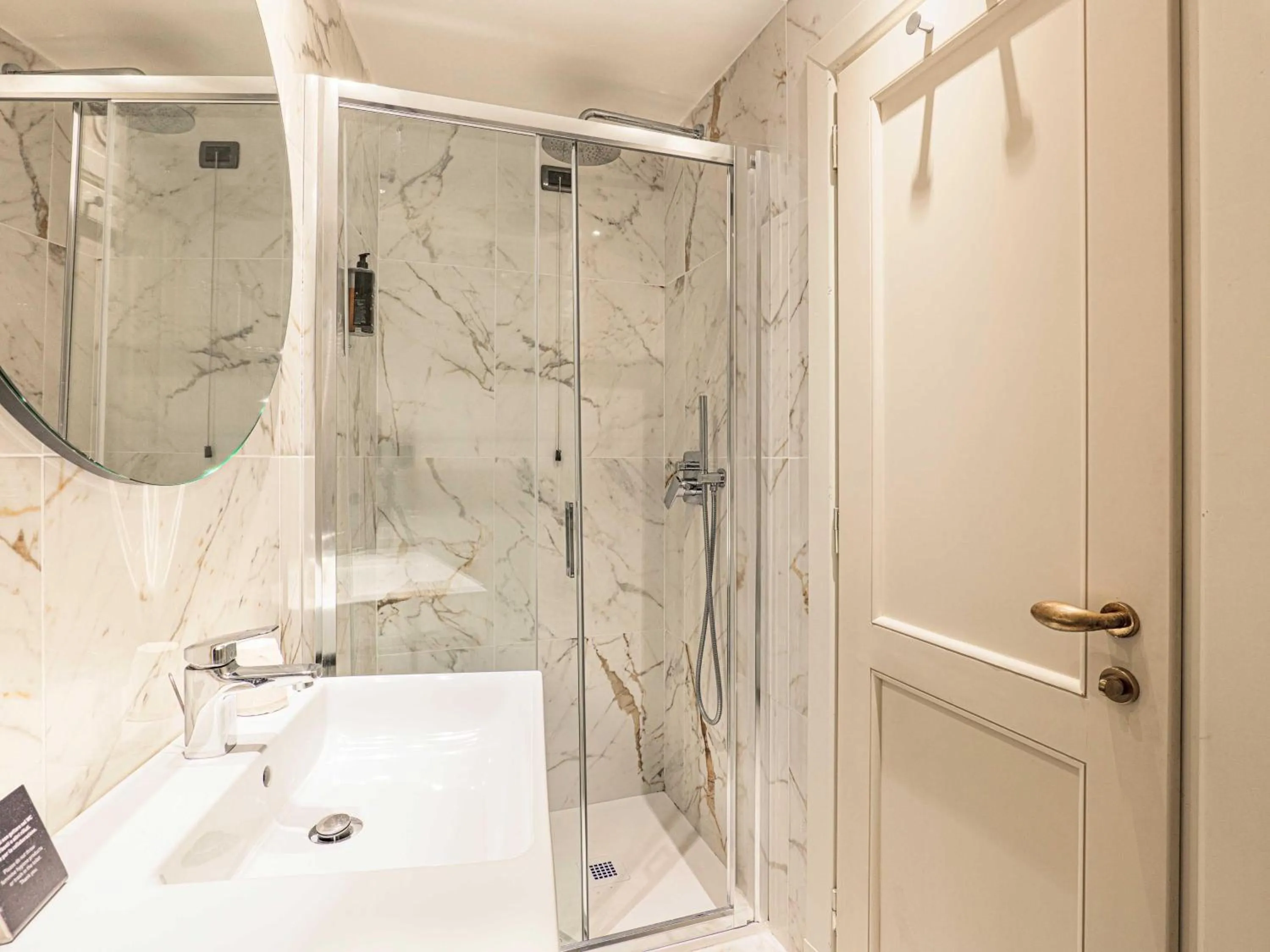 Bathroom in B&B Hotel Firenze Laurus Al Duomo