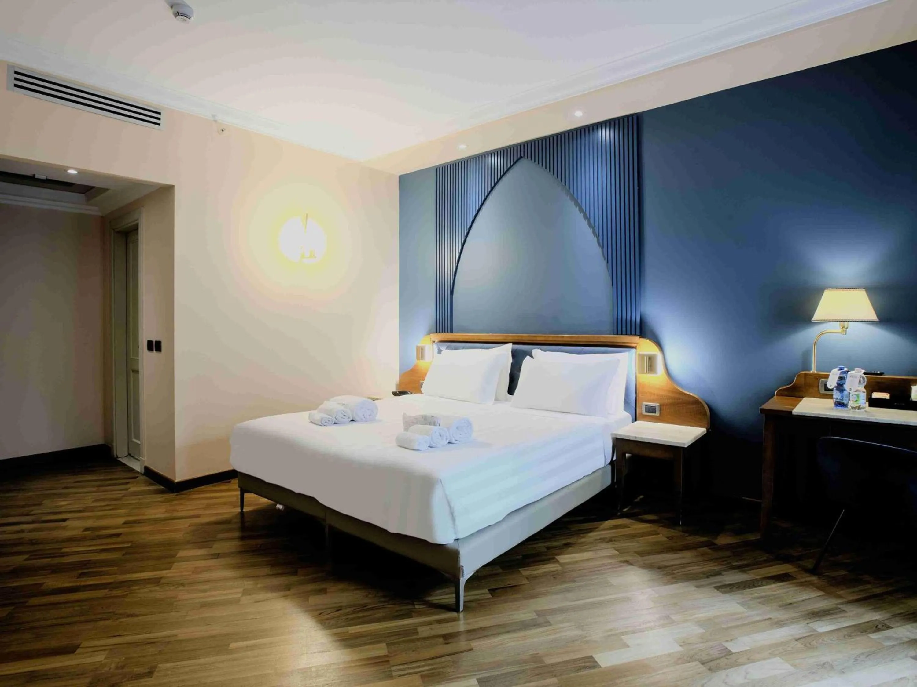 Photo of the whole room, Bed in B&B Hotel Firenze Laurus Al Duomo