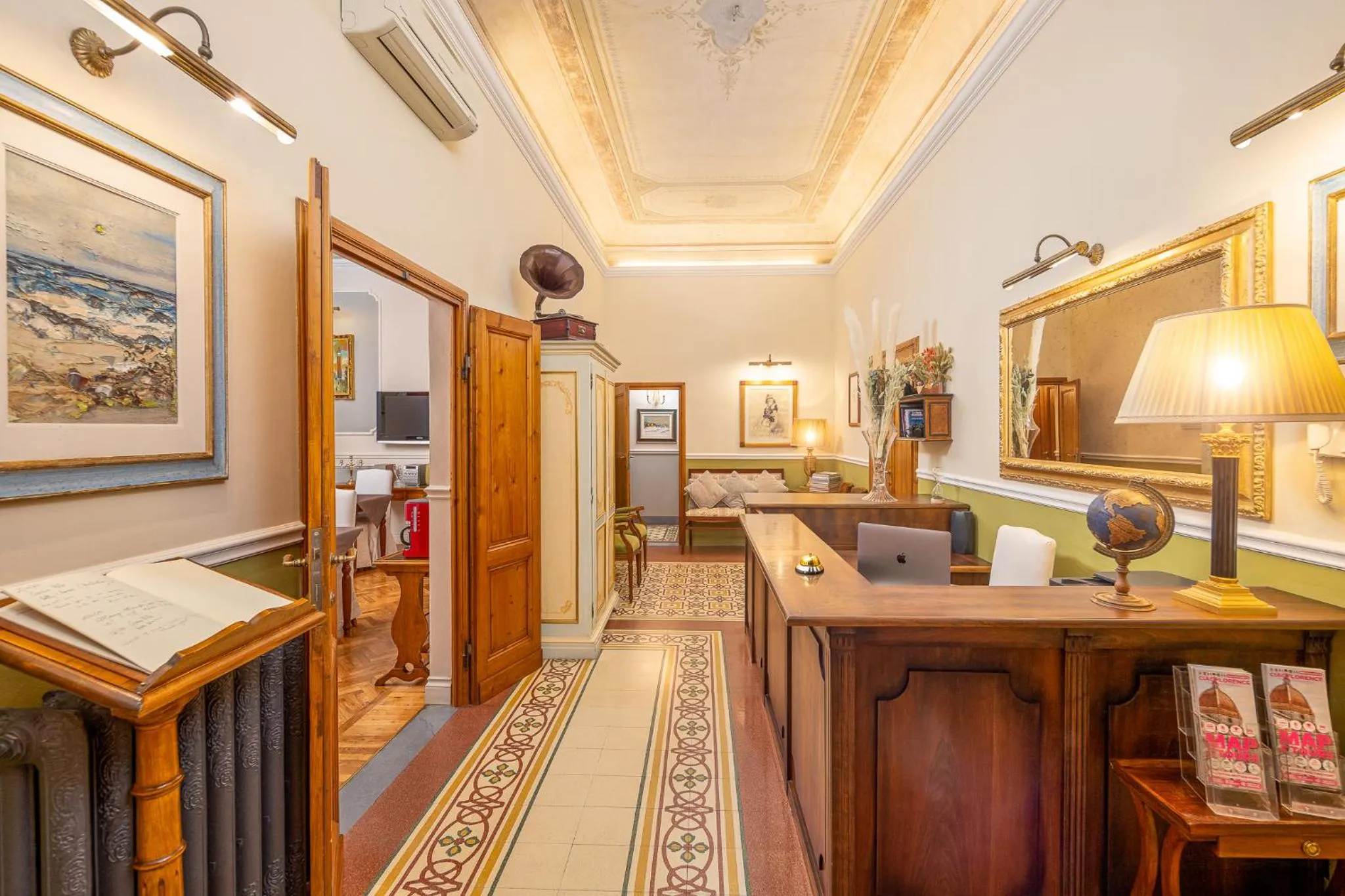 Lobby or reception in Il Marzocco Boutique B&B