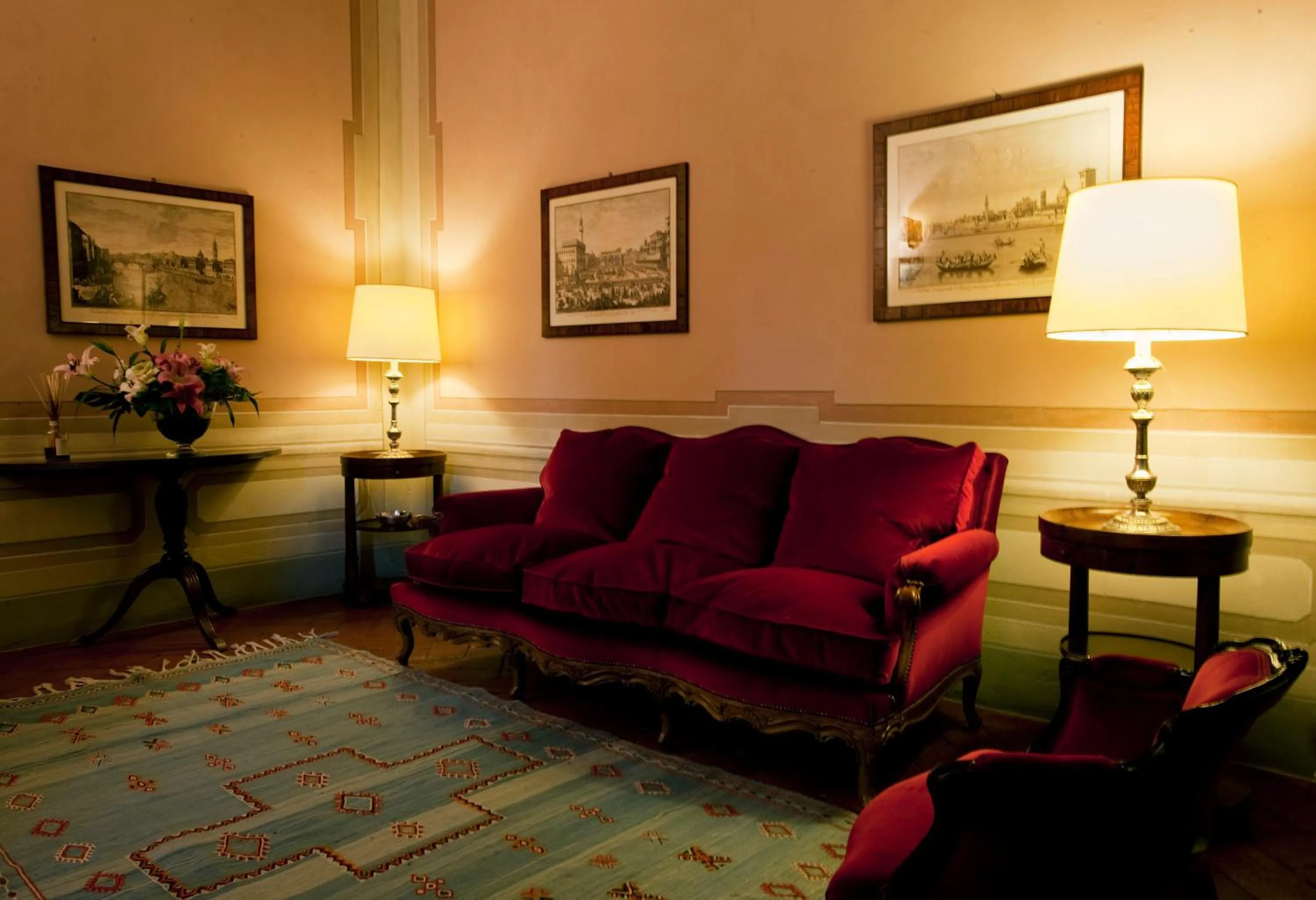 Communal lounge/ TV room in Villa Il Poggiale Dimora Storica