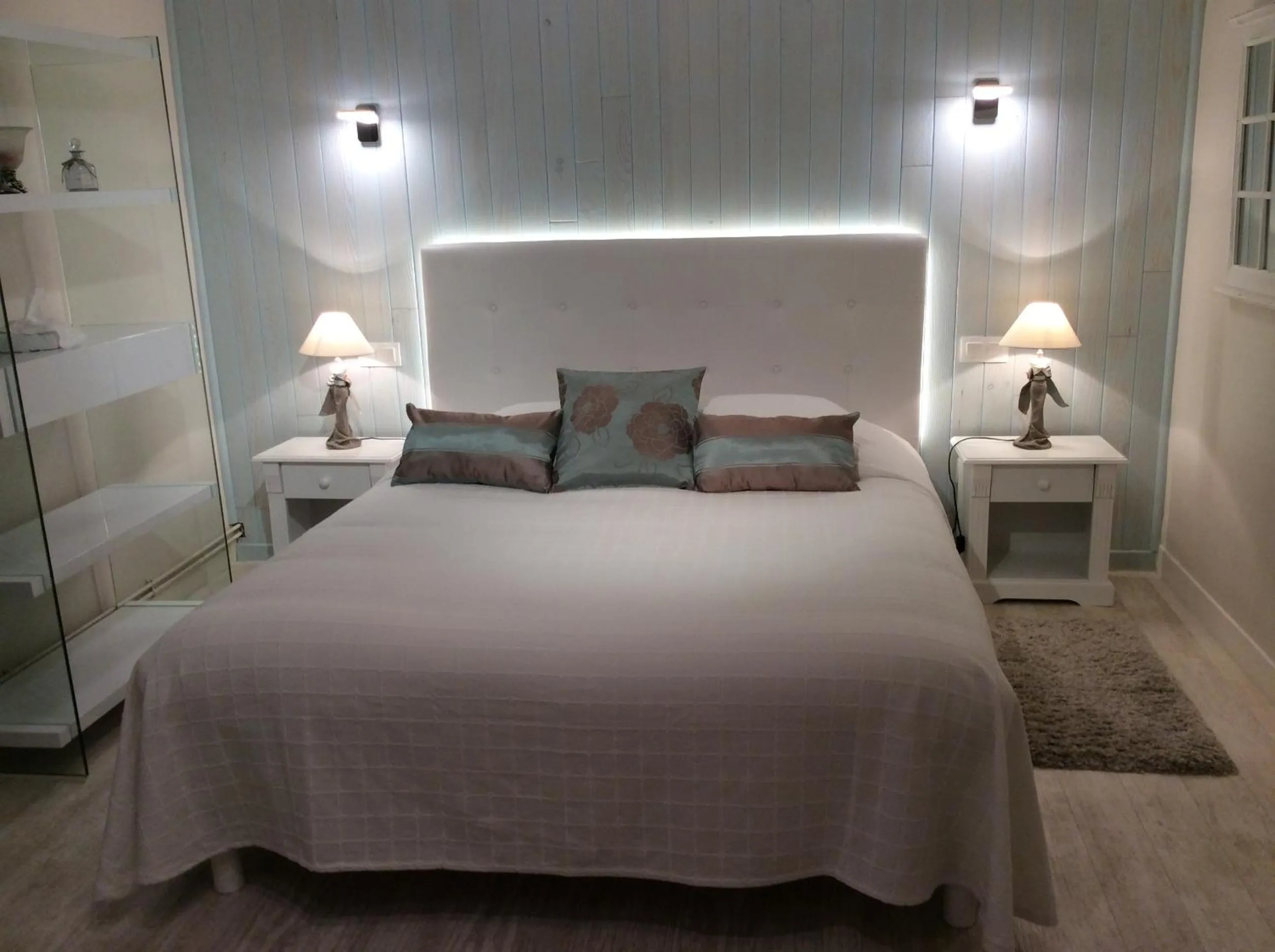 Bed in Suite EUGENIE piscine MAISON BLANCHE TULLE