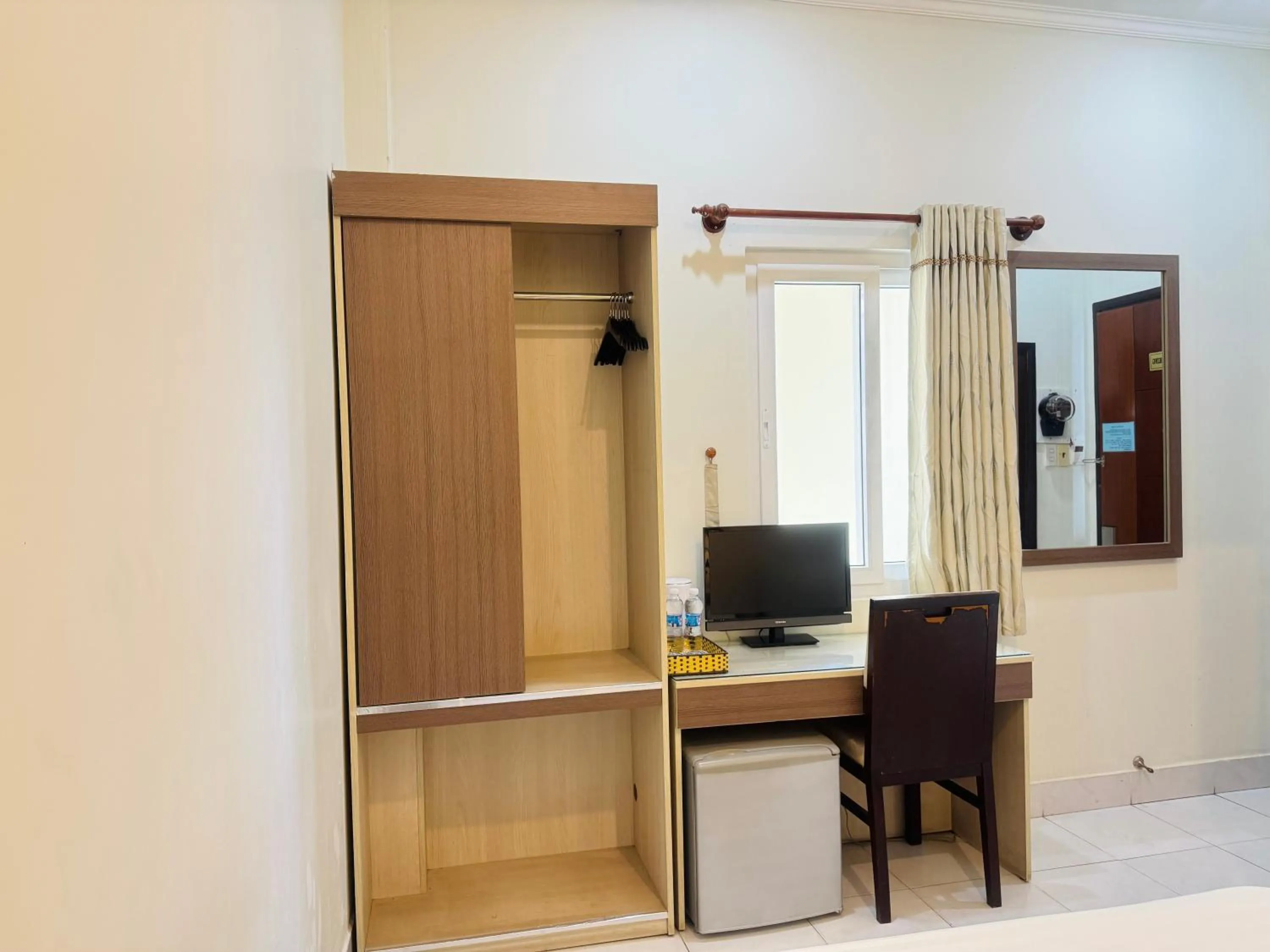 wardrobe in Hau Giang 2 Hotel Cần Thơ