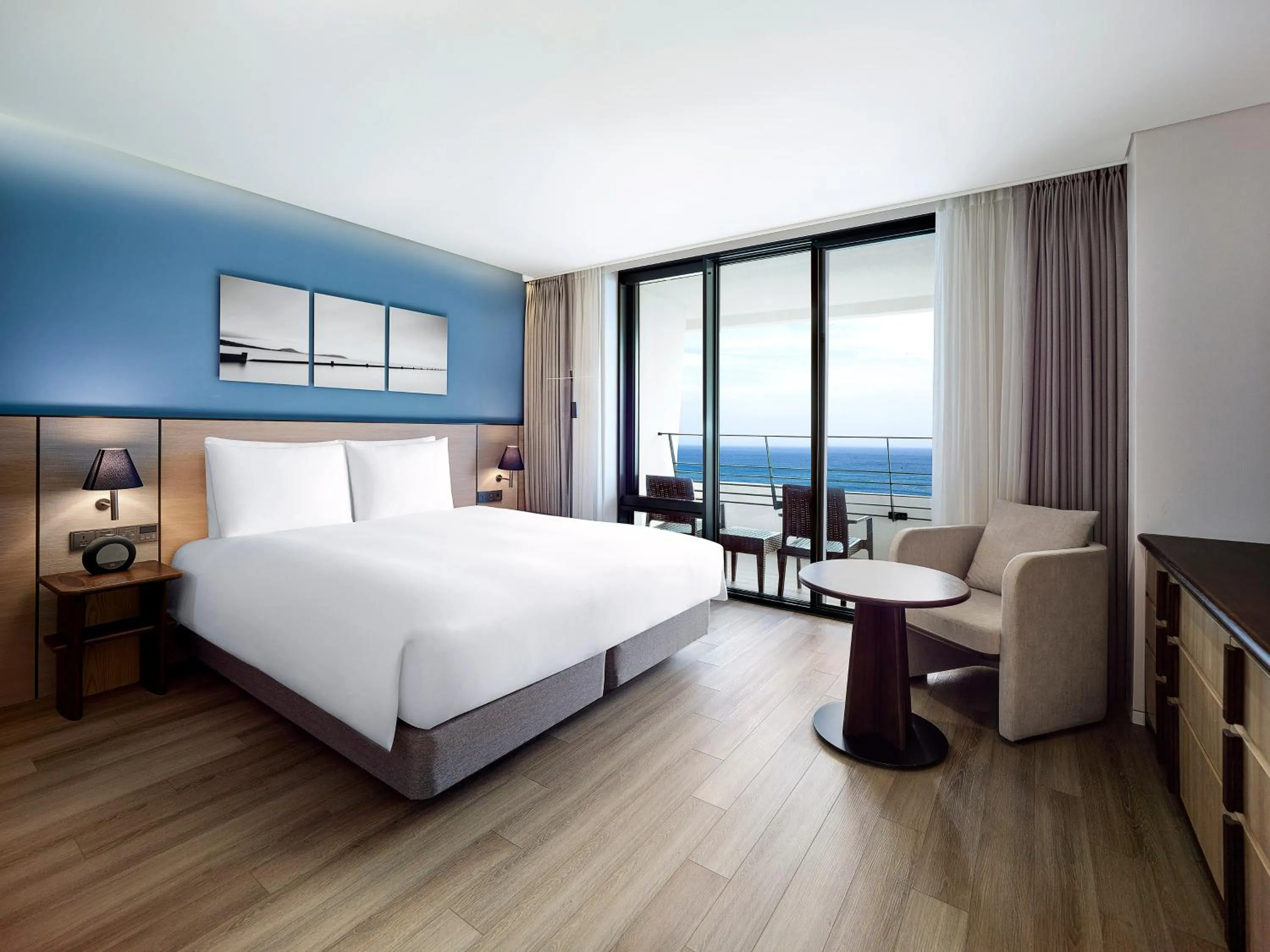 Bedroom, Bed in Parnas Hotel Jeju