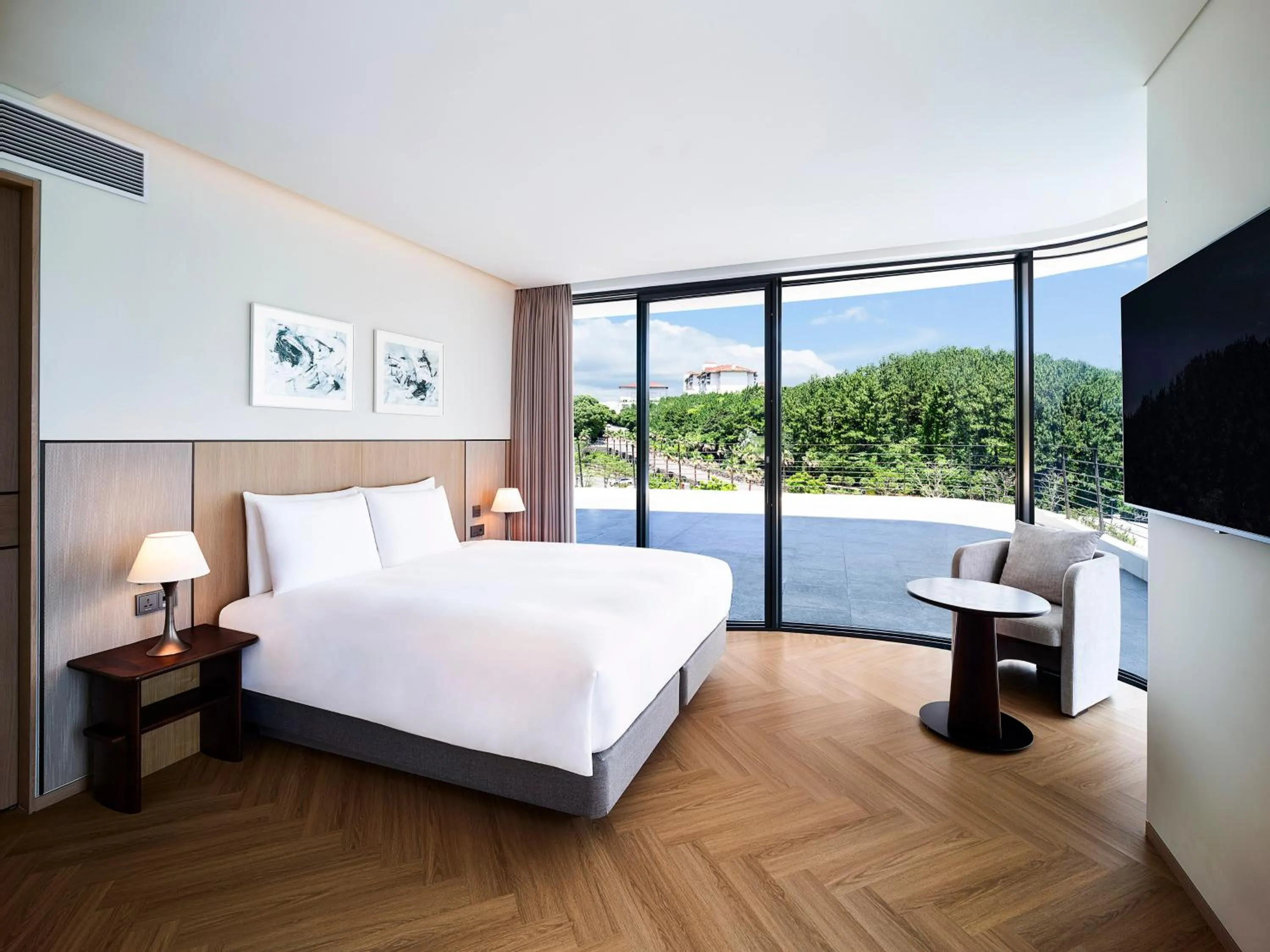 Bedroom, Bed in Parnas Hotel Jeju