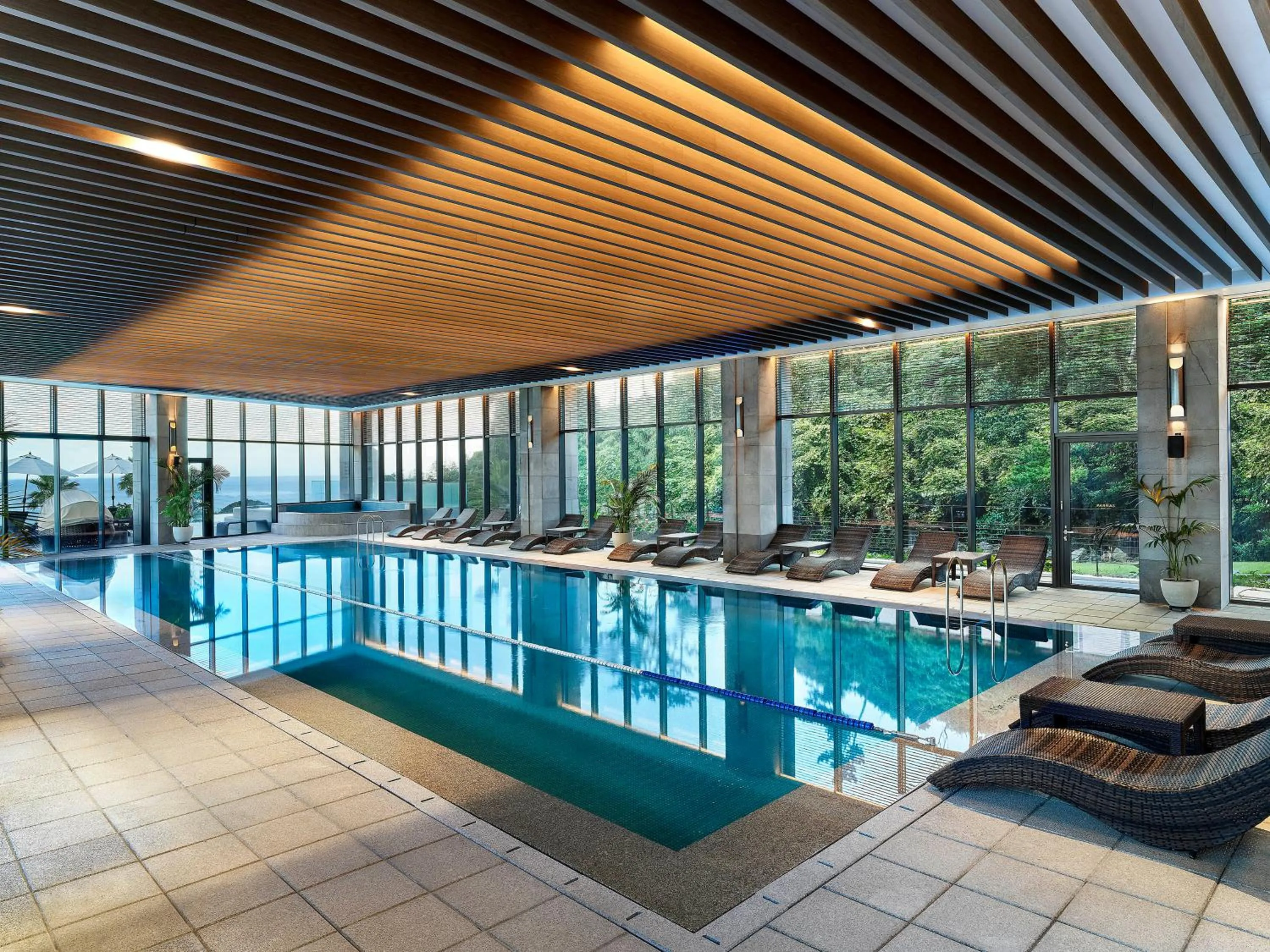 Swimming pool in Parnas Hotel Jeju