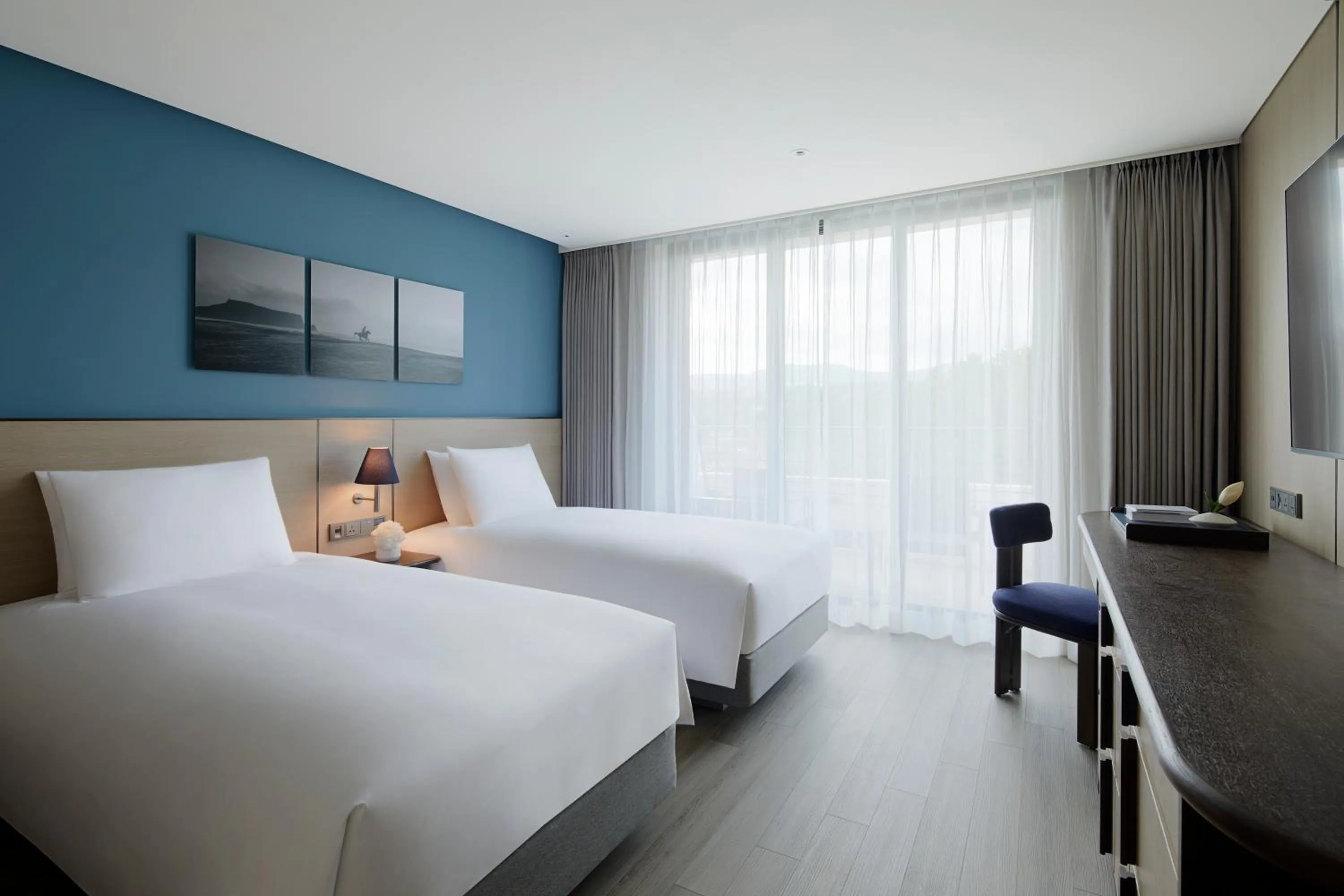 Bedroom, Bed in Parnas Hotel Jeju