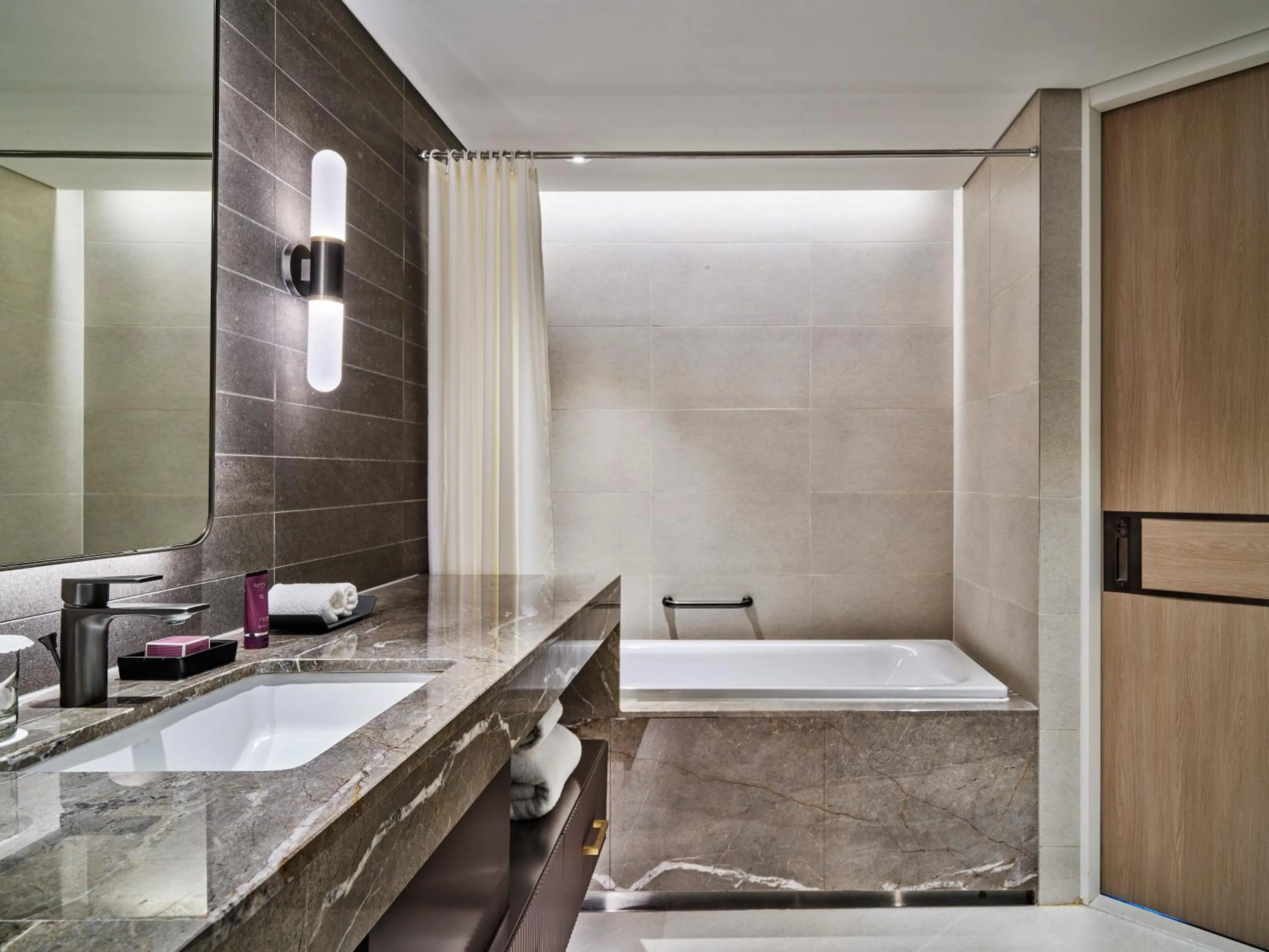 Bathroom in Parnas Hotel Jeju