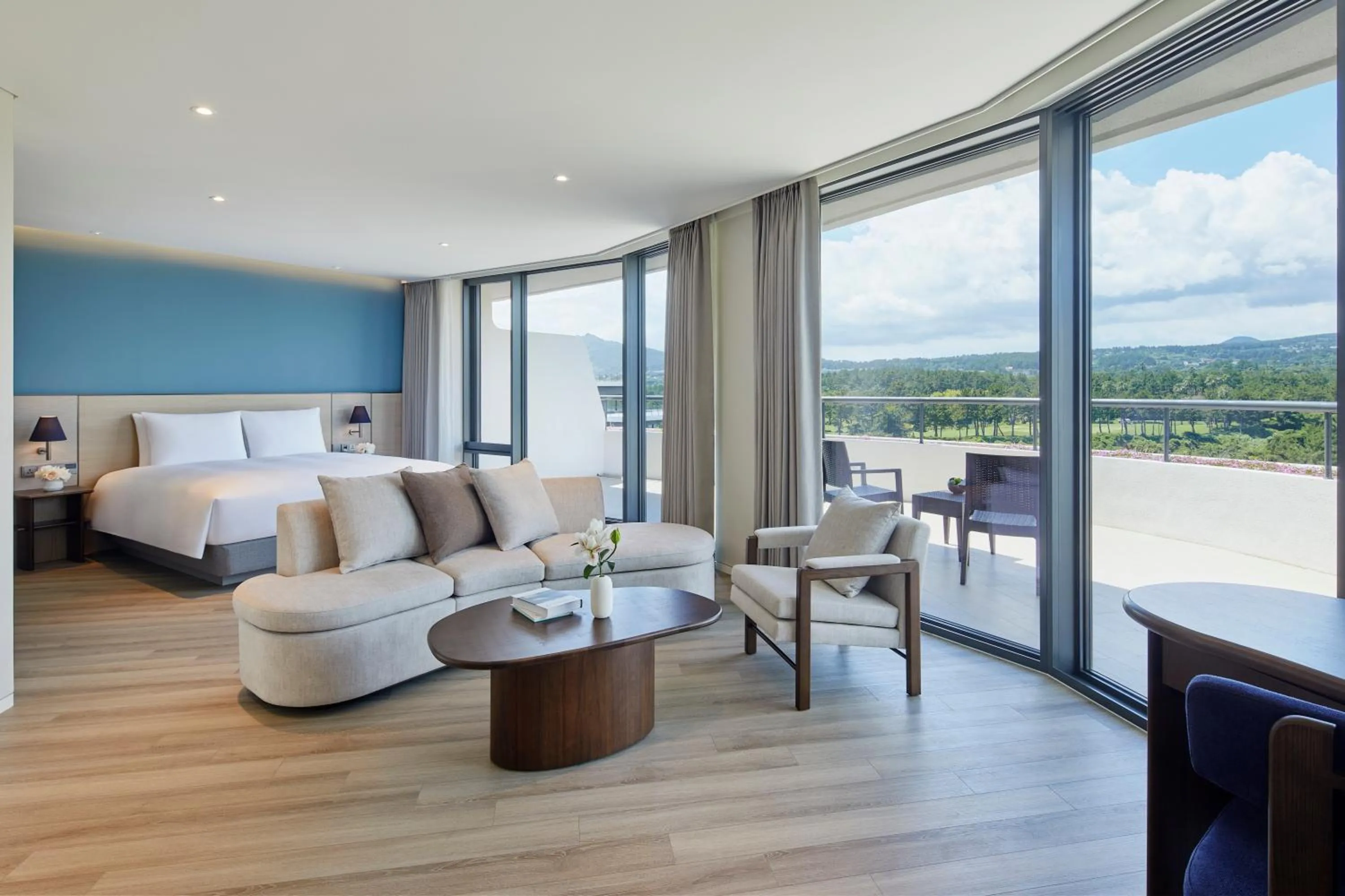 Photo of the whole room, Bed in Parnas Hotel Jeju