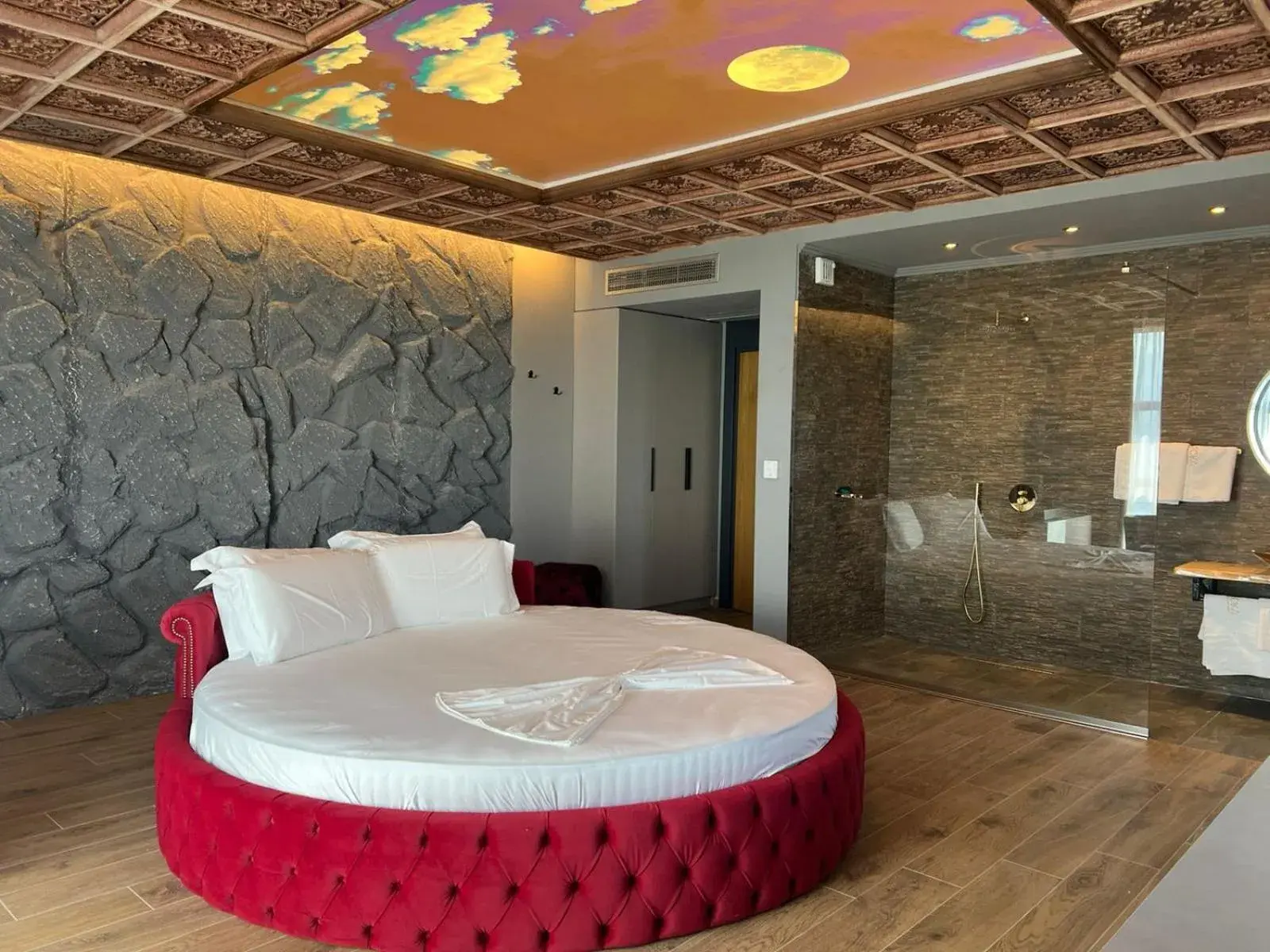 Double Room with Jacuzzi in Toka Hotel Restaurant Double Room with Jacuzzi in Toka Hotel Restaurant