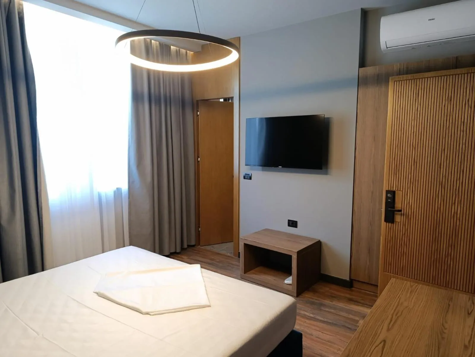 TV and multimedia, Bed in Toka Hotel Restaurant