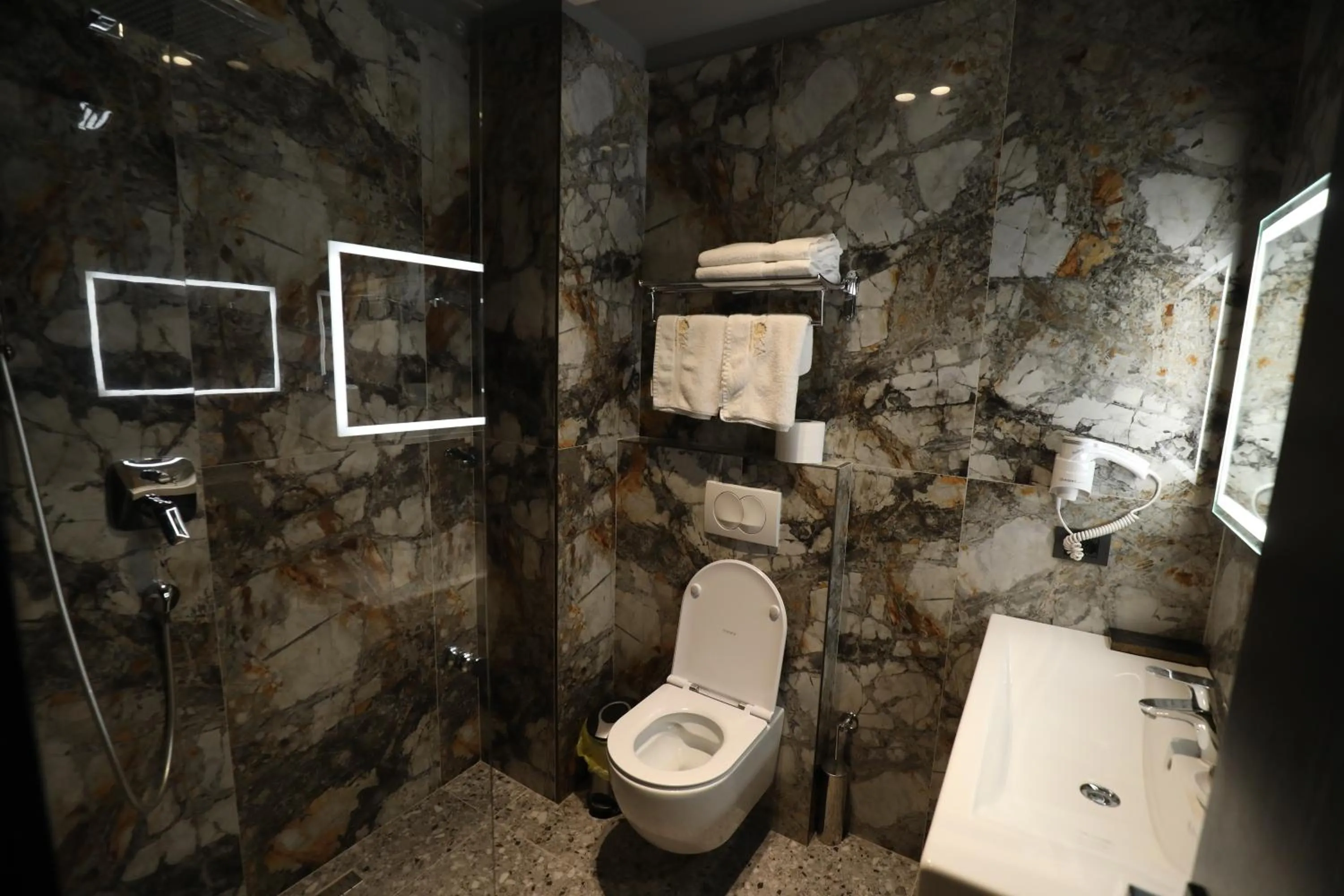 Shower in Toka Hotel Restaurant