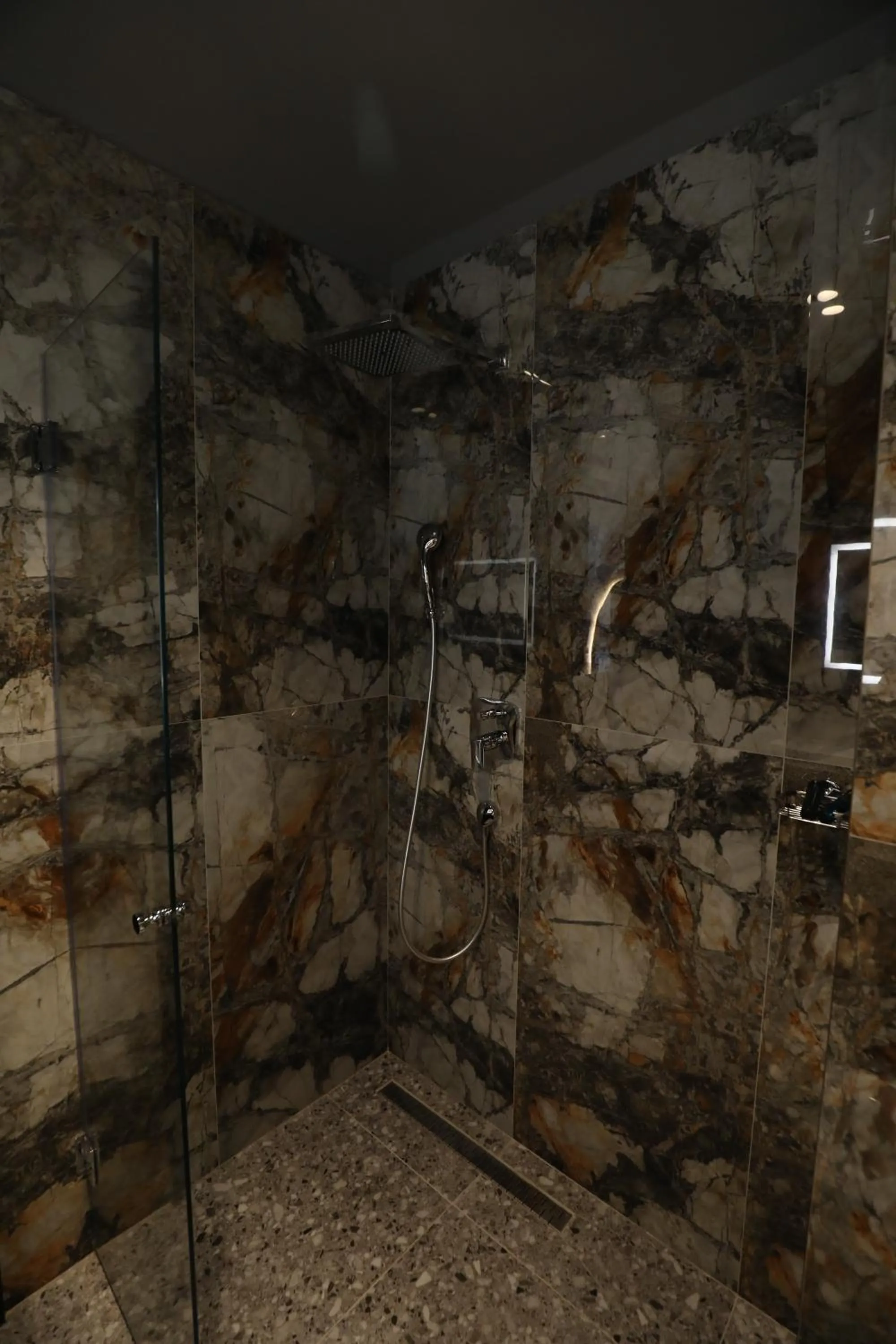 Shower in Toka Hotel Restaurant