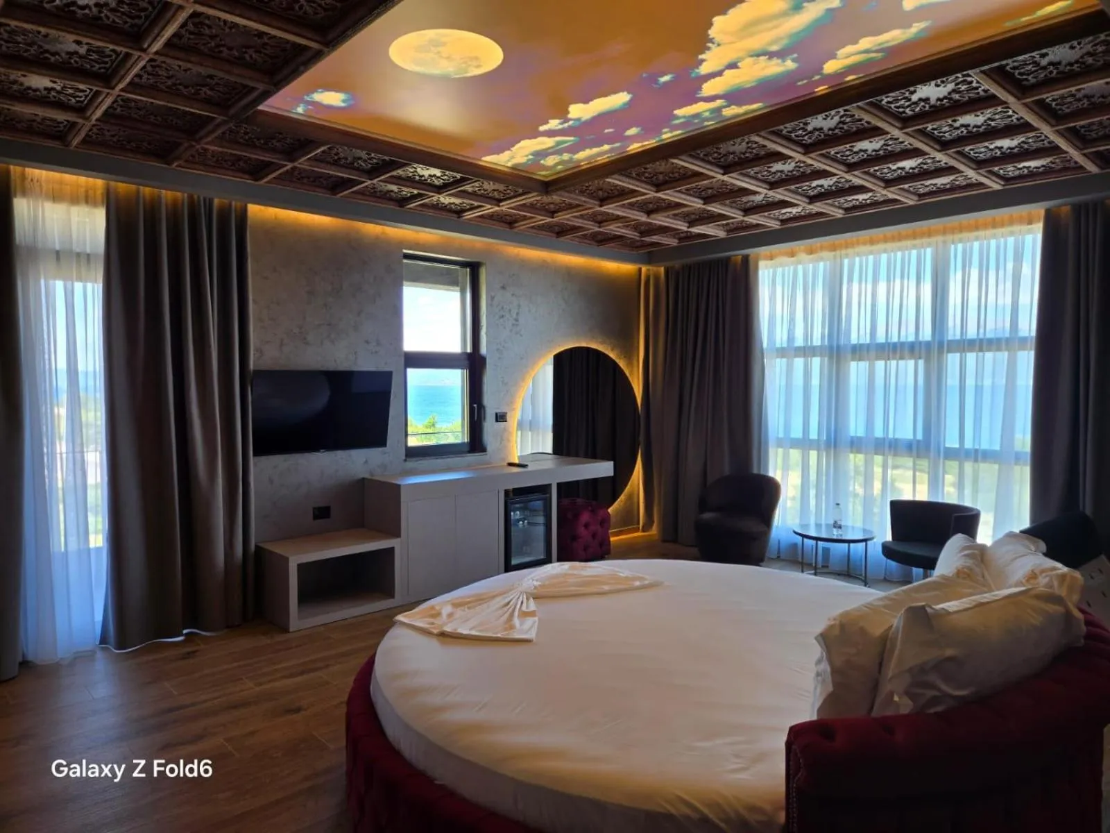 Communal lounge/ TV room, Bed in Toka Hotel Restaurant