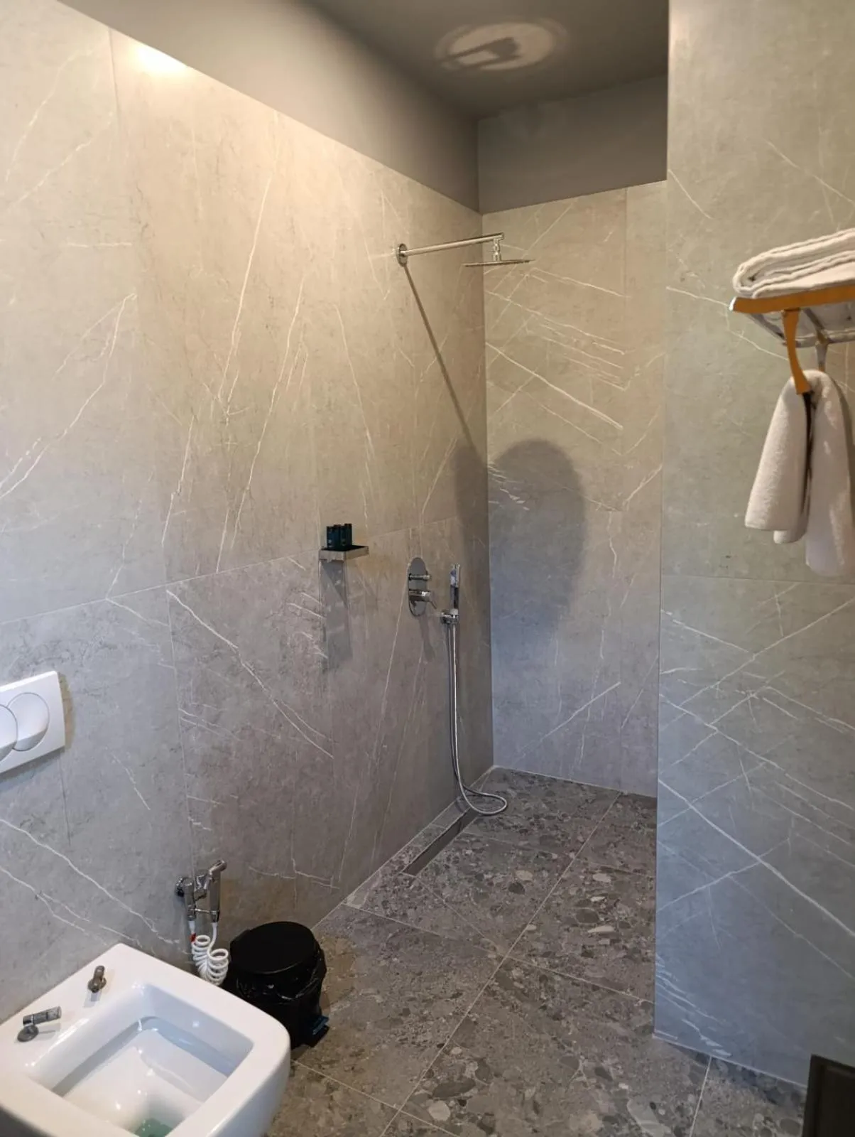 Shower in Toka Hotel Restaurant