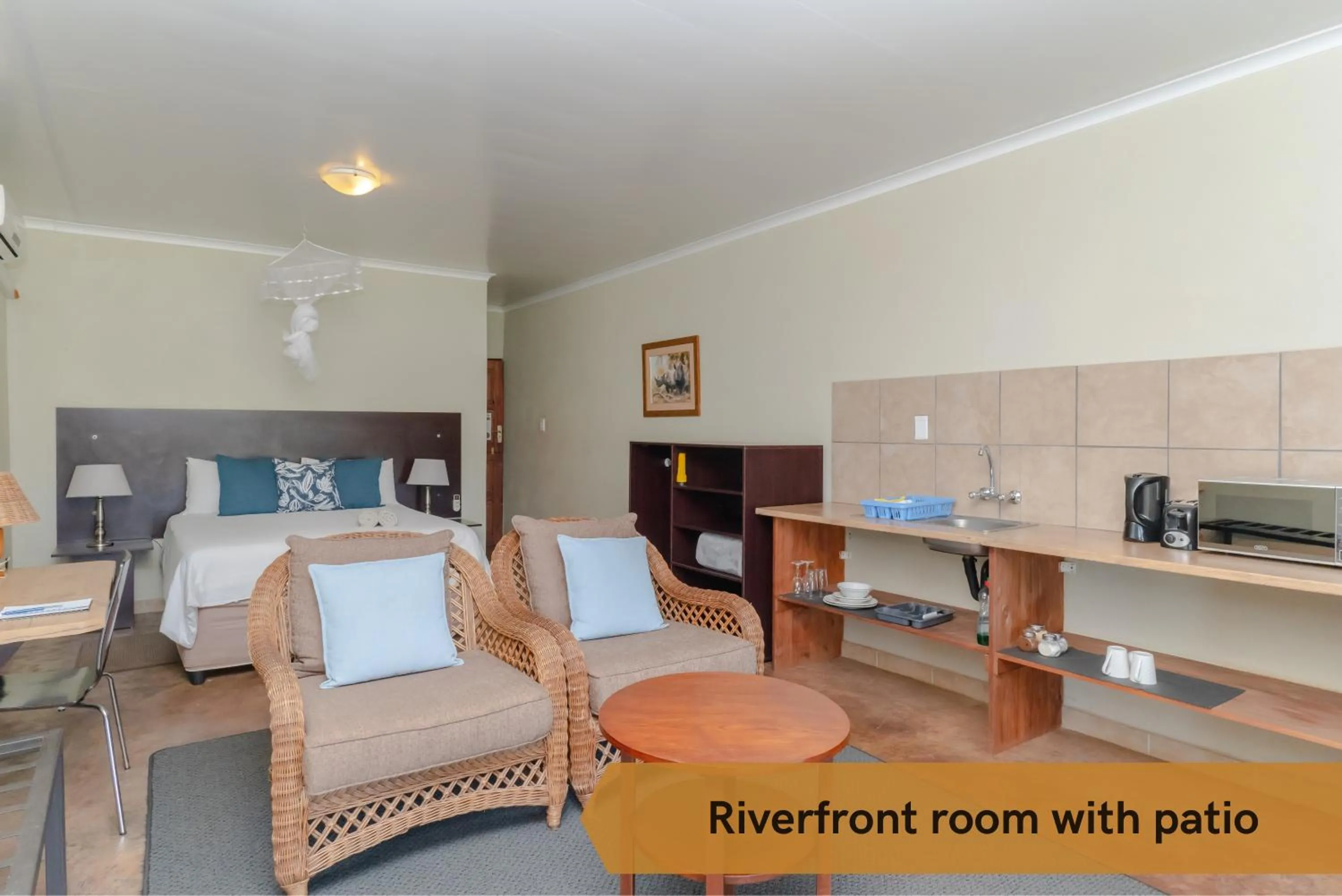 Photo of the whole room, Bed in Crocodile Bridge Safari Lodge