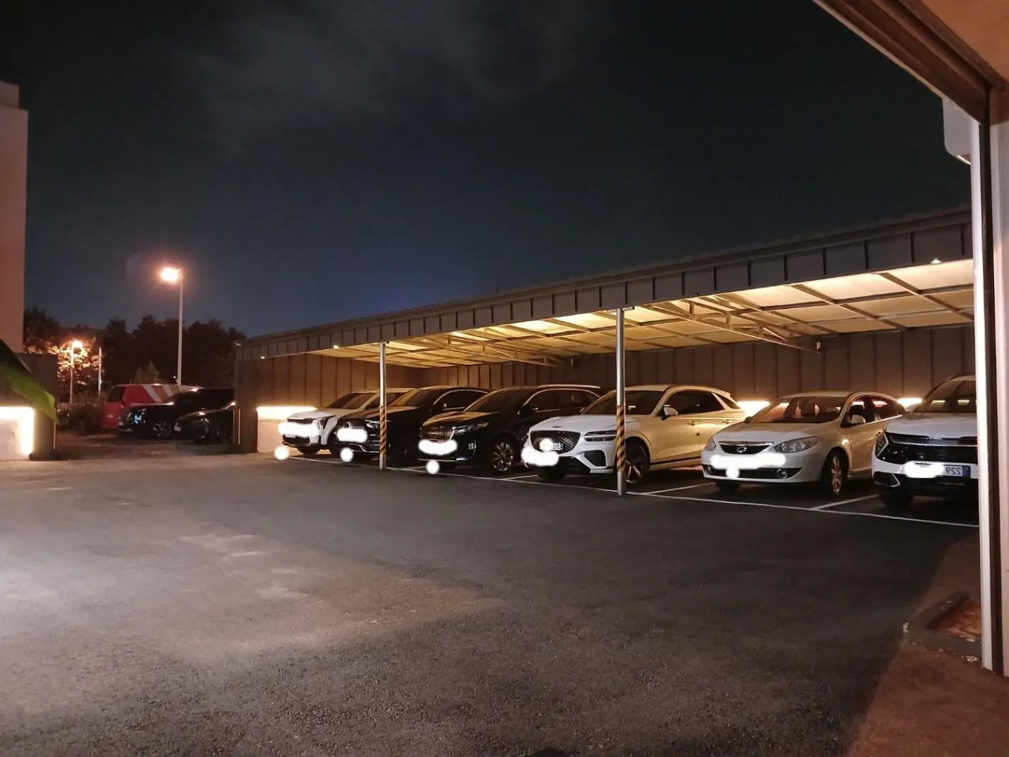 Night in Hotel the Rest