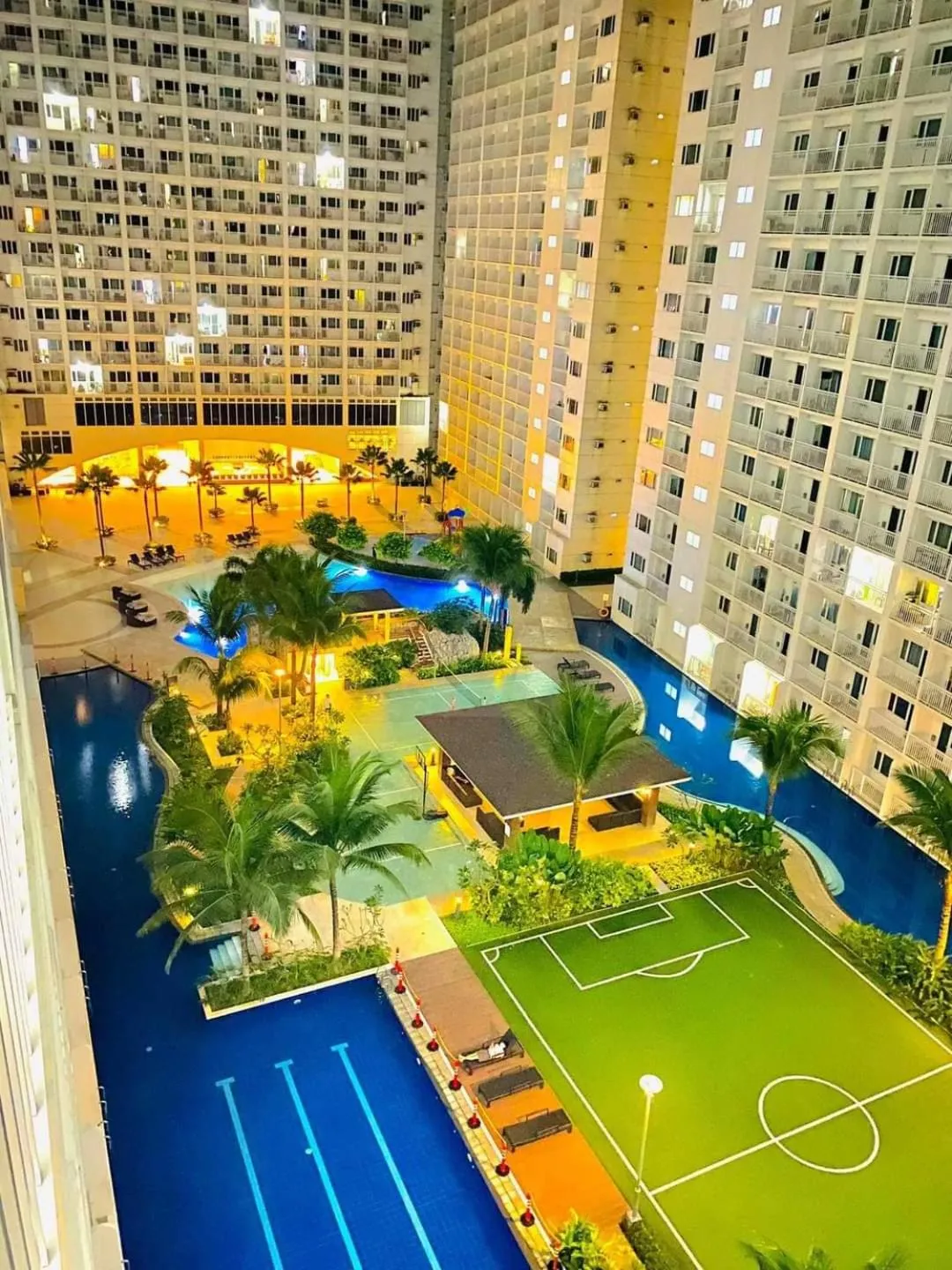 Garden in Shore Residences Mall of Asia Pool View 200mbps Free Wi-Fi