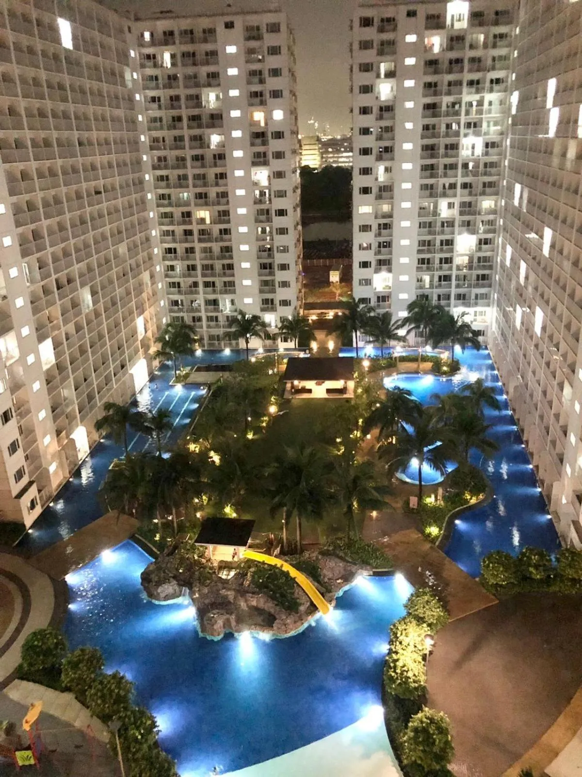 Balcony/Terrace in Shore Residences Mall of Asia Pool View 200mbps Free Wi-Fi
