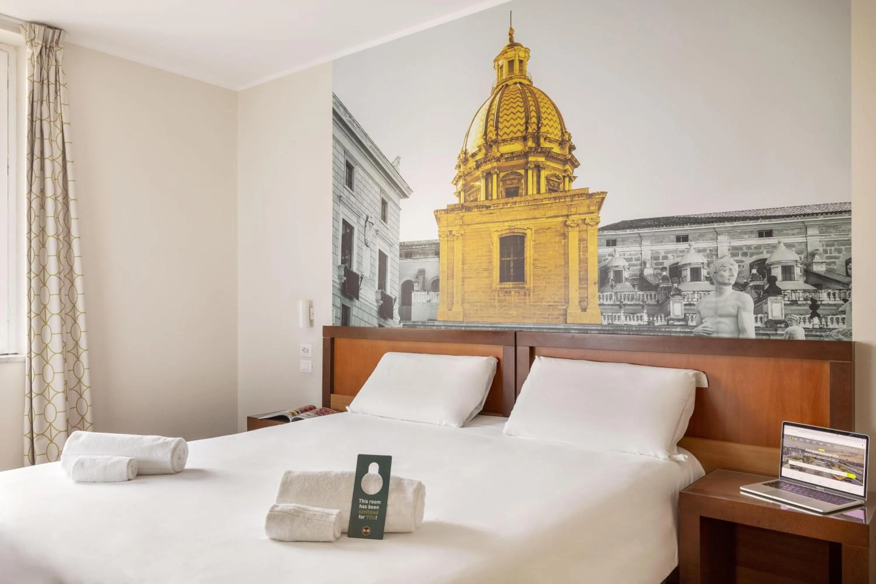 Photo of the whole room, Bed in B&B Hotel Palermo Quattro Canti