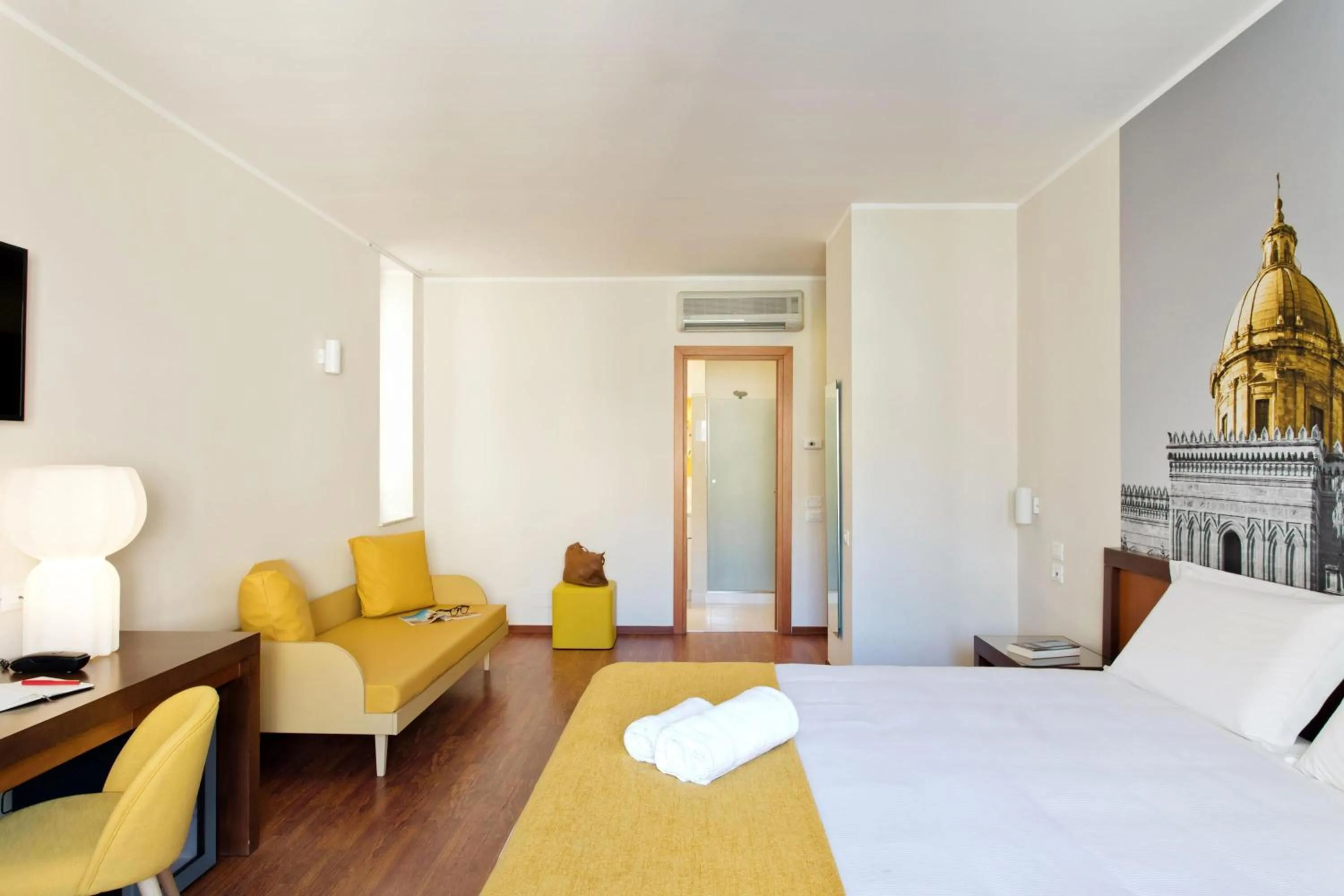 Photo of the whole room, Bed in B&B Hotel Palermo Quattro Canti