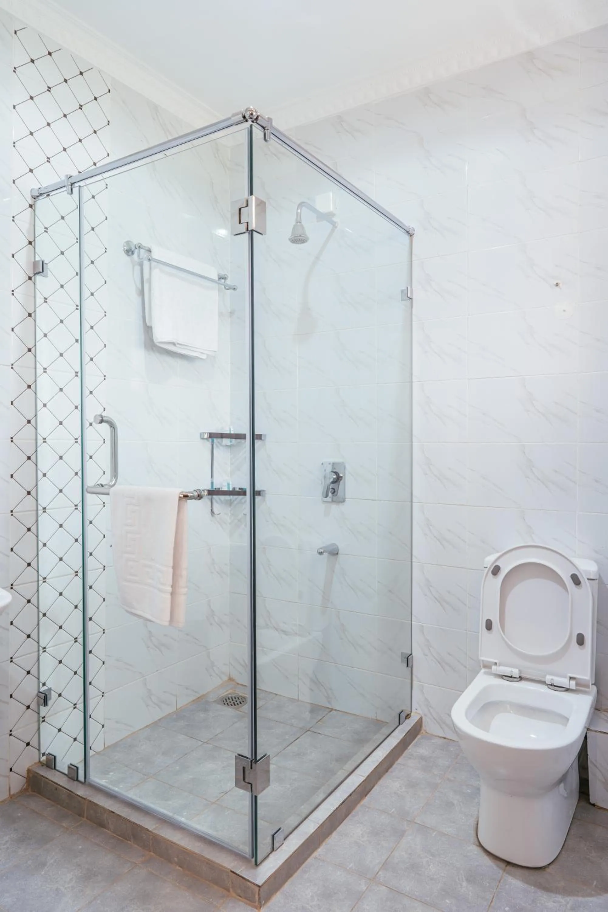 Shower in Olsupat Lodge