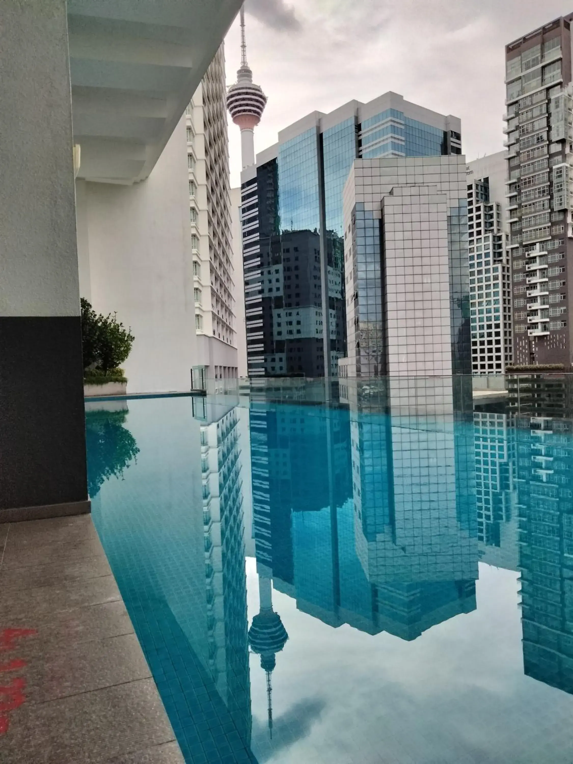 Pool view in Oneiro One Bukit Ceylon Pool view in Oneiro One Bukit Ceylon