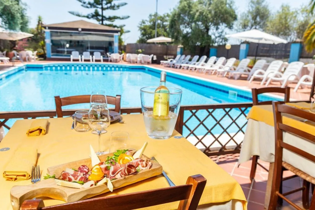 Swimming pool in Hotel L'Ulivo