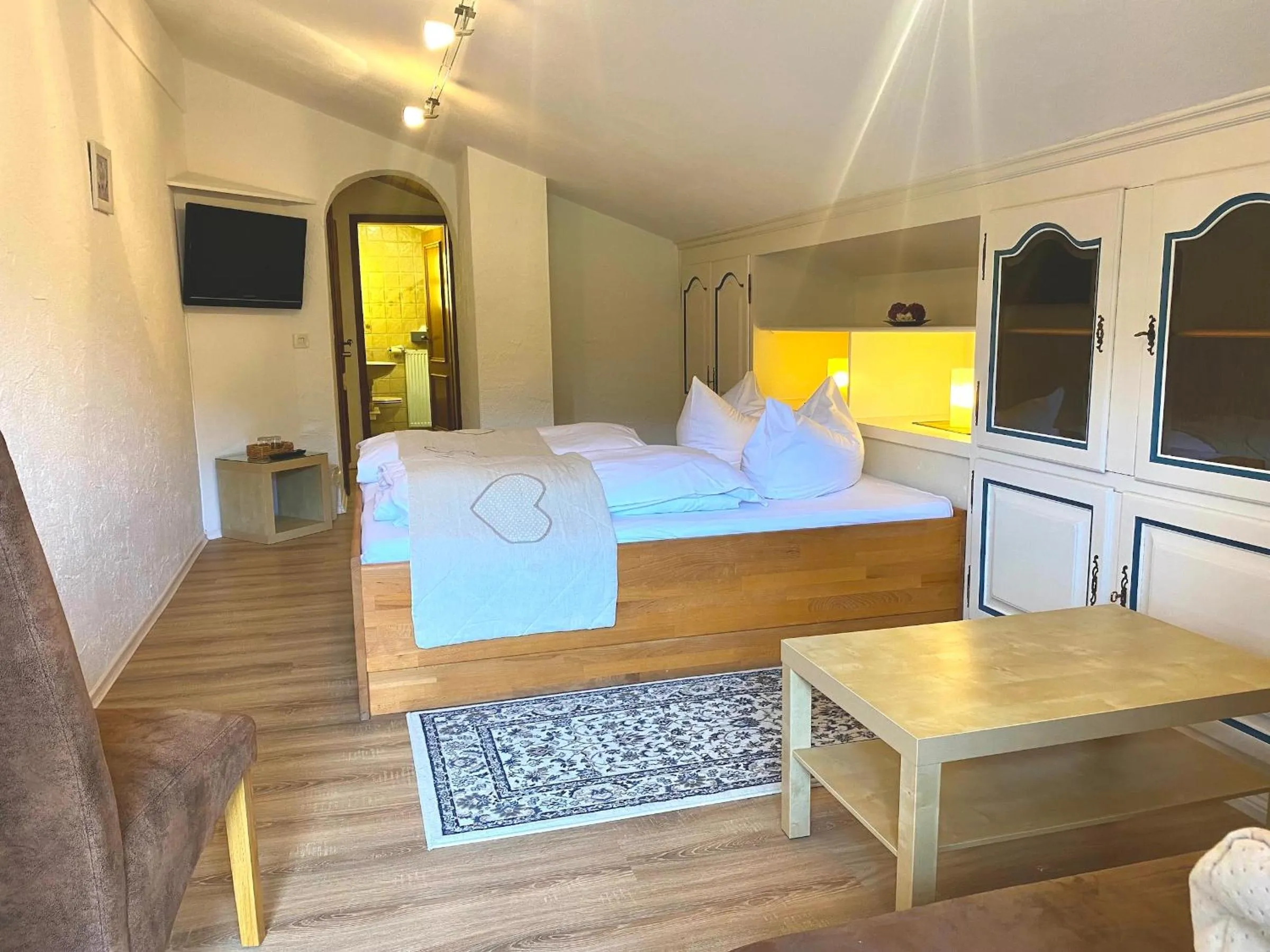 Bed in Das Maximilian - Feines Landhotel am Schliersee