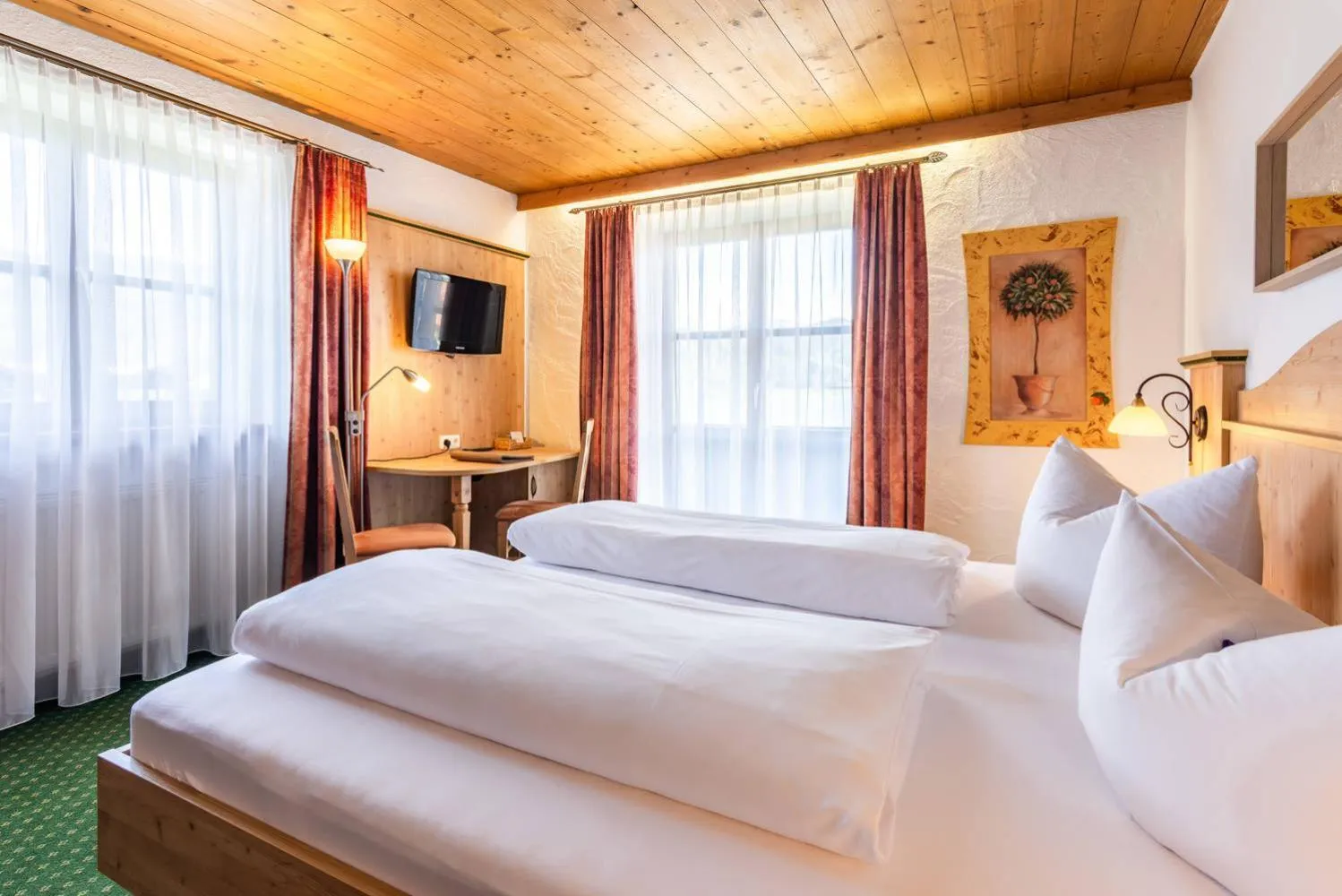 Bed in Das Maximilian - Feines Landhotel am Schliersee