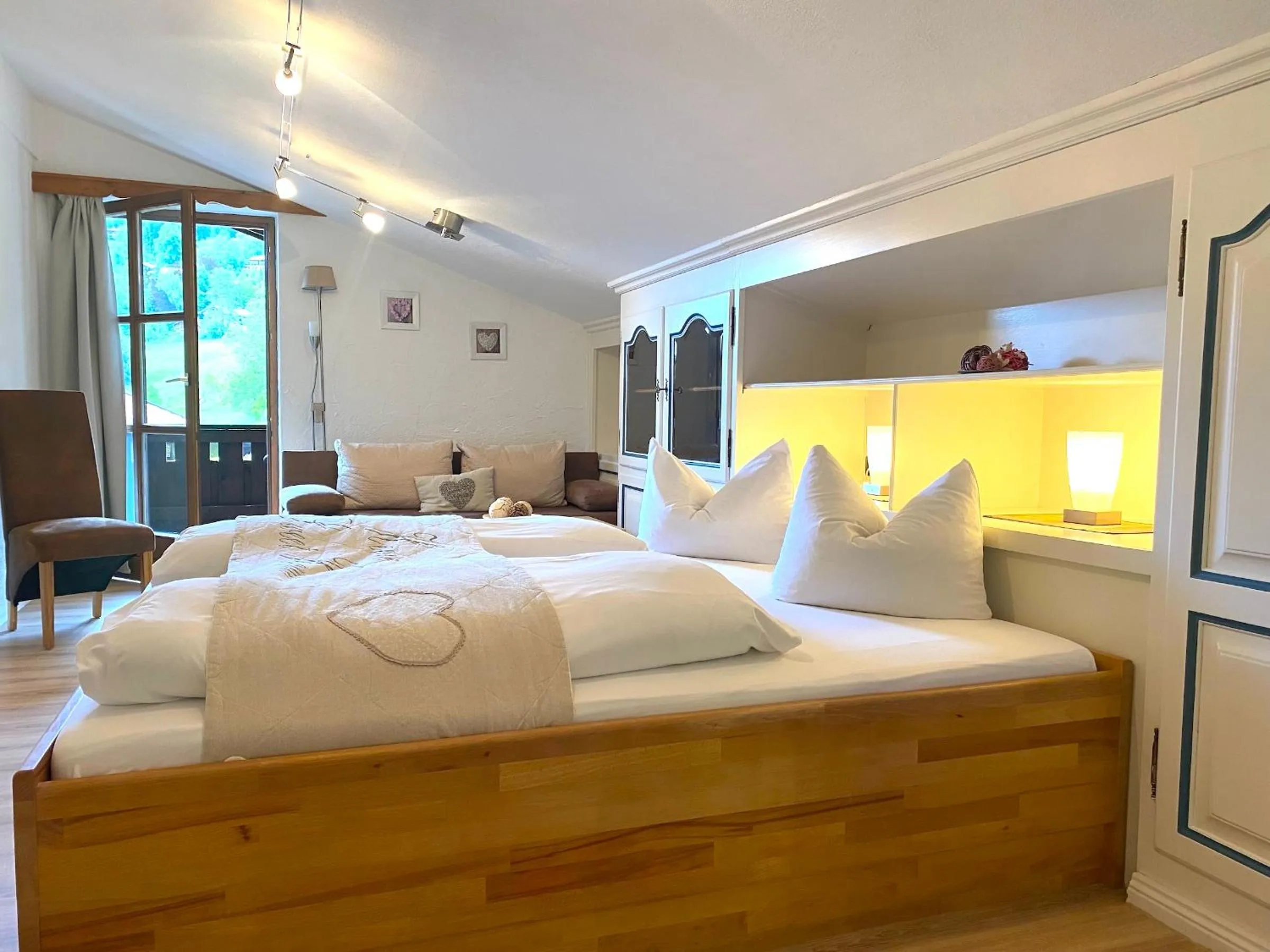 Bed in Das Maximilian - Feines Landhotel am Schliersee