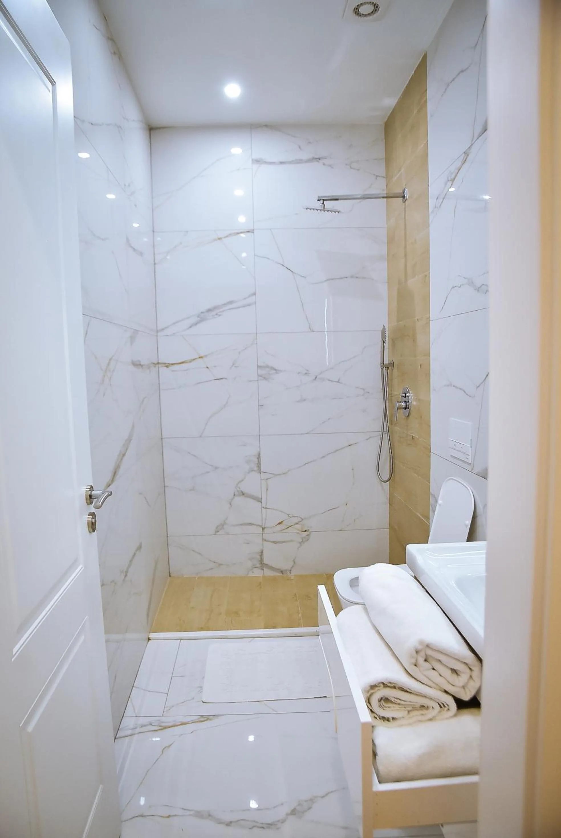 Shower in Hotel Jurgen