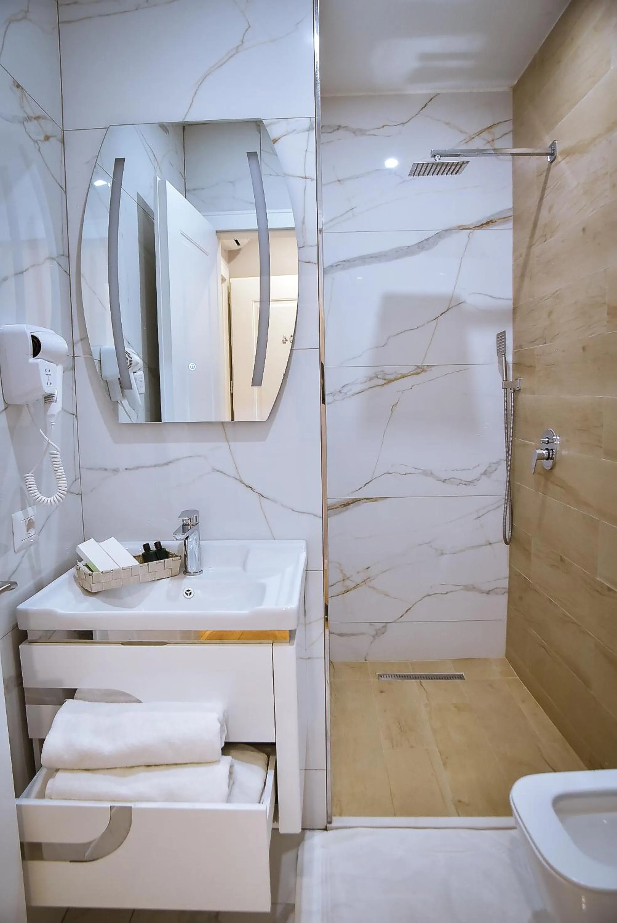 Shower in Hotel Jurgen