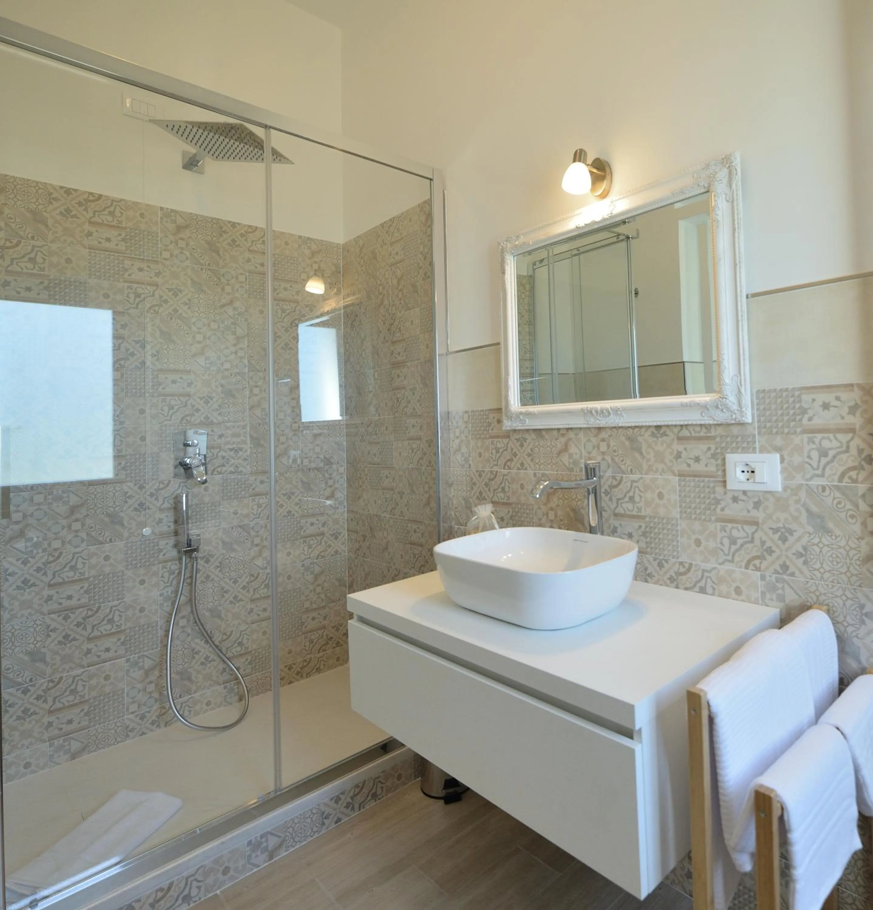 Shower in il Lago di Nemi