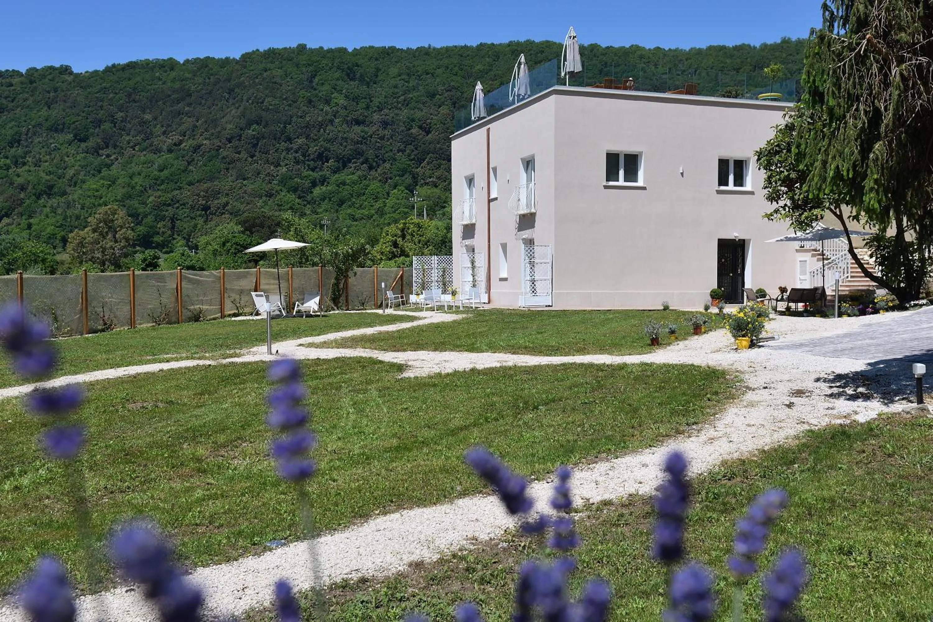 Property building in il Lago di Nemi