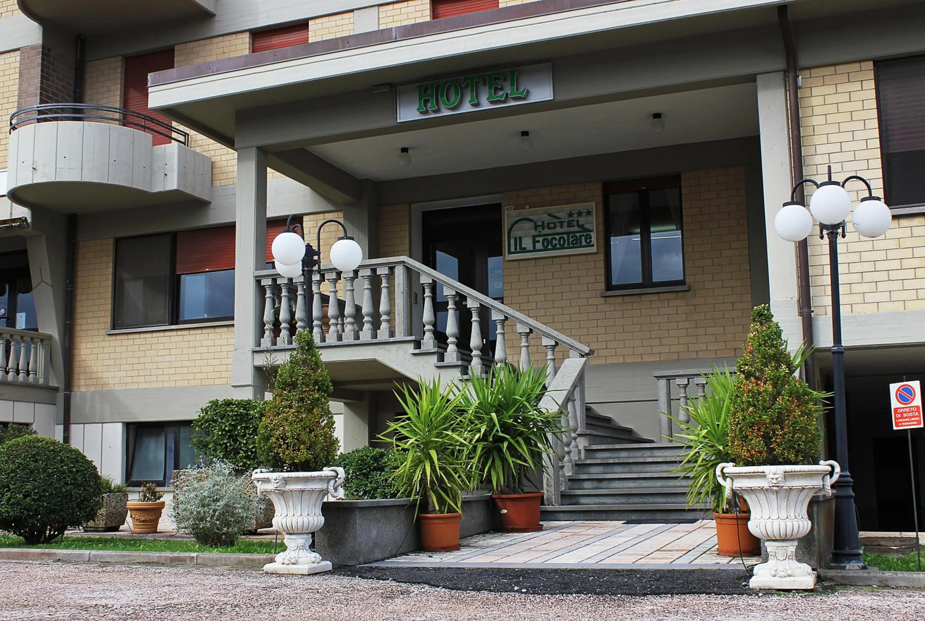 Facade/entrance in Hotel il Focolare