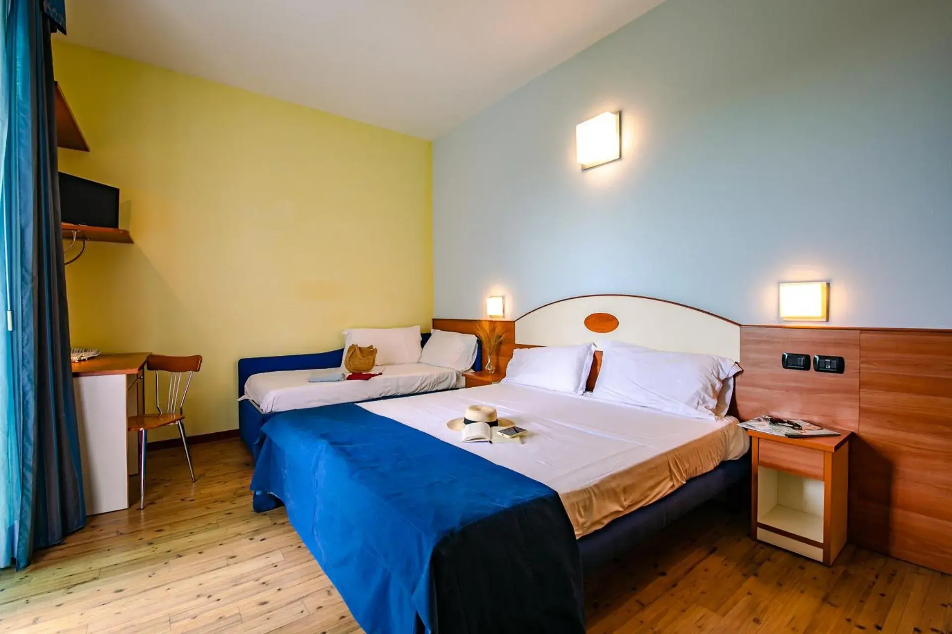 Bedroom, Bed in New Bristol Sport Hotel
