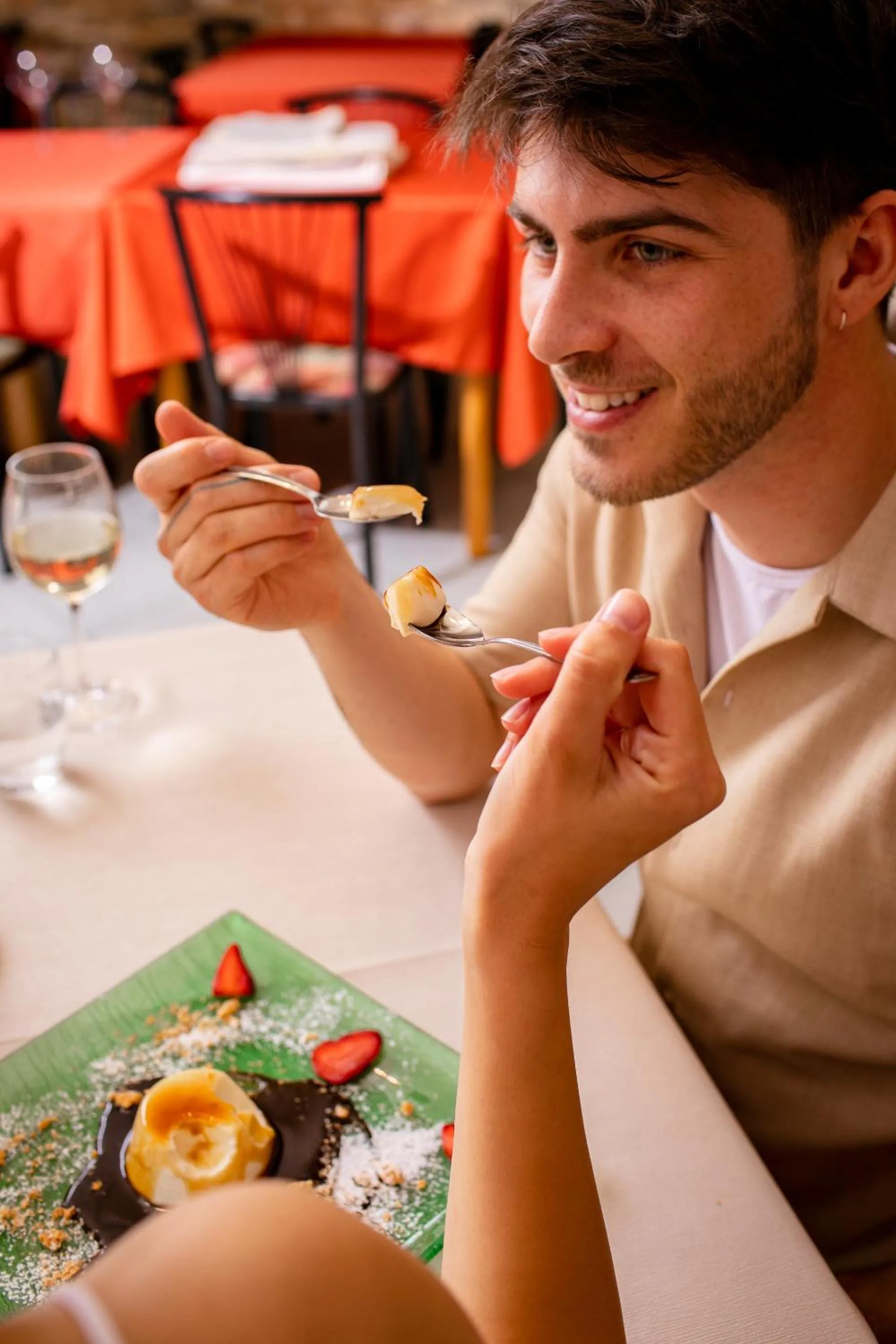 Restaurant/places to eat in New Bristol Sport Hotel