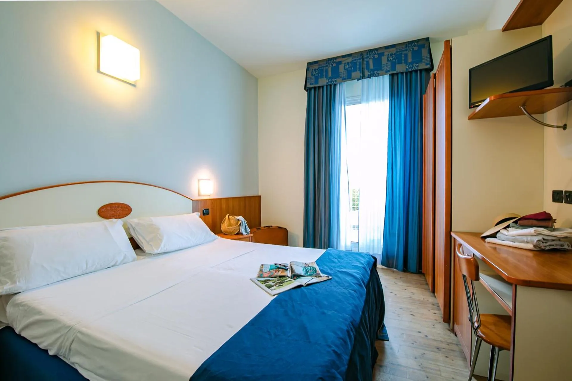 Bedroom, Bed in New Bristol Sport Hotel