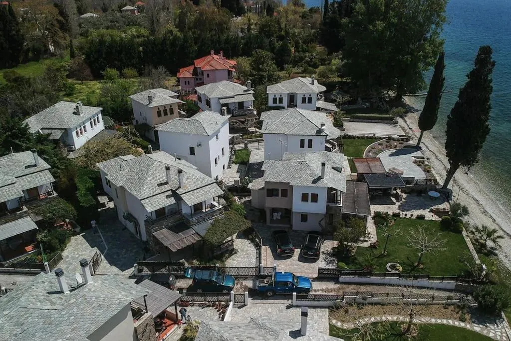 ILOI’s Villa in peaceful Village w. Private Beach
