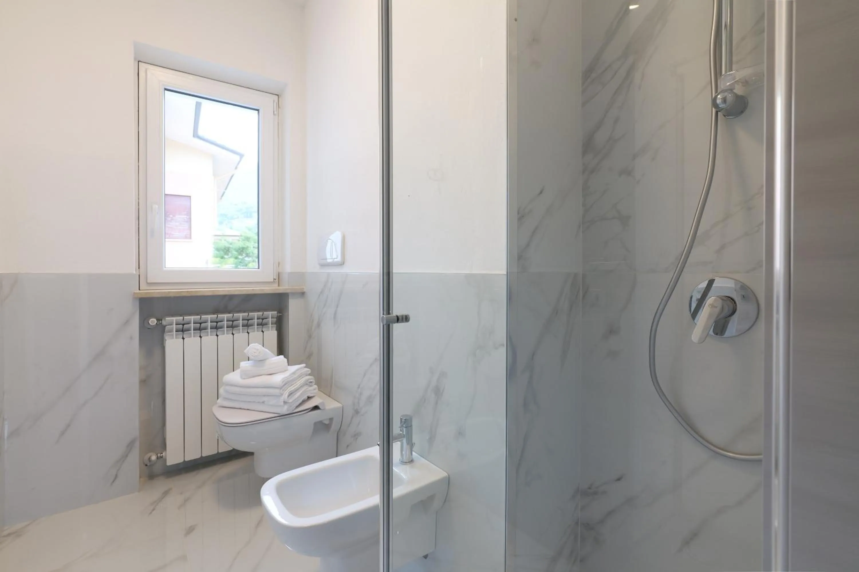 Shower in Borgo degli Ulivi Residence di Olympic Garda Lake