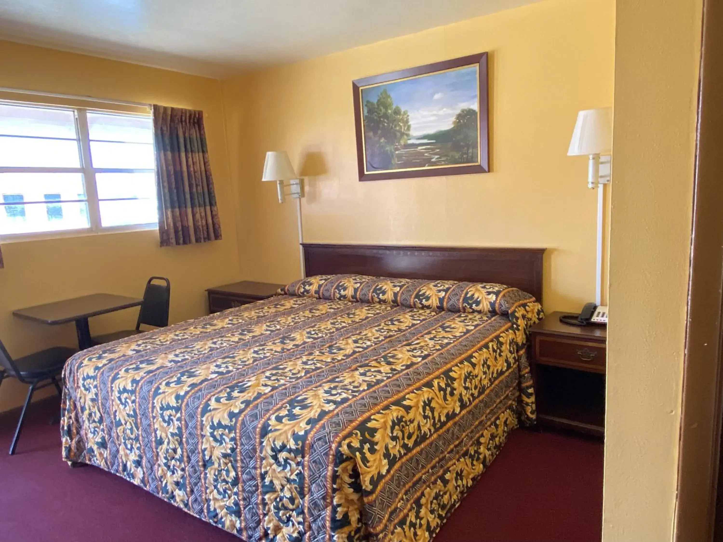 King Room with Roll-In Shower - Disability Access/Non Smoking/Ground floor in Rodeway Inn King Room with Roll-In Shower - Disability Access/Non Smoking/Ground floor in Rodeway Inn