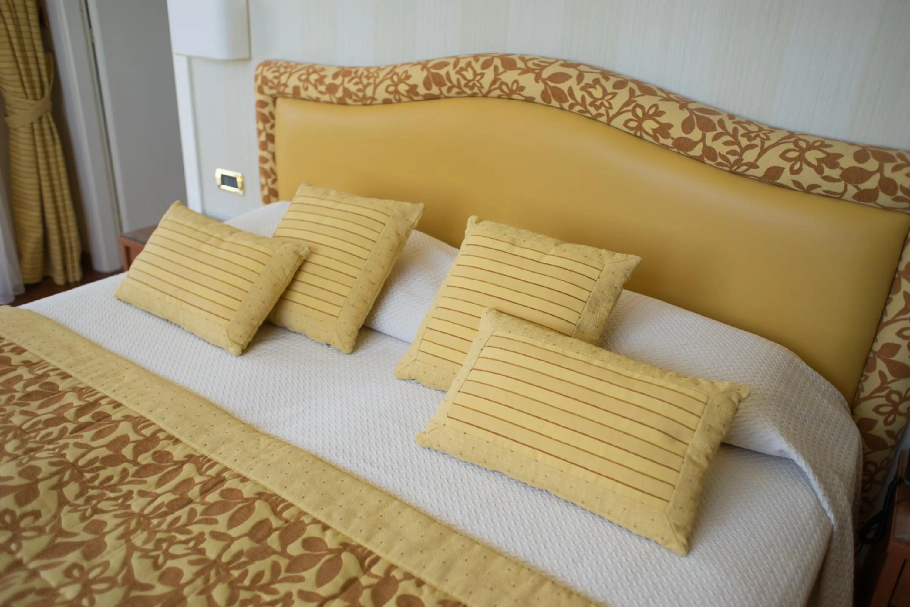 Superior Double or Twin Room with Hill View - single occupancy in Hotel Garden Lido