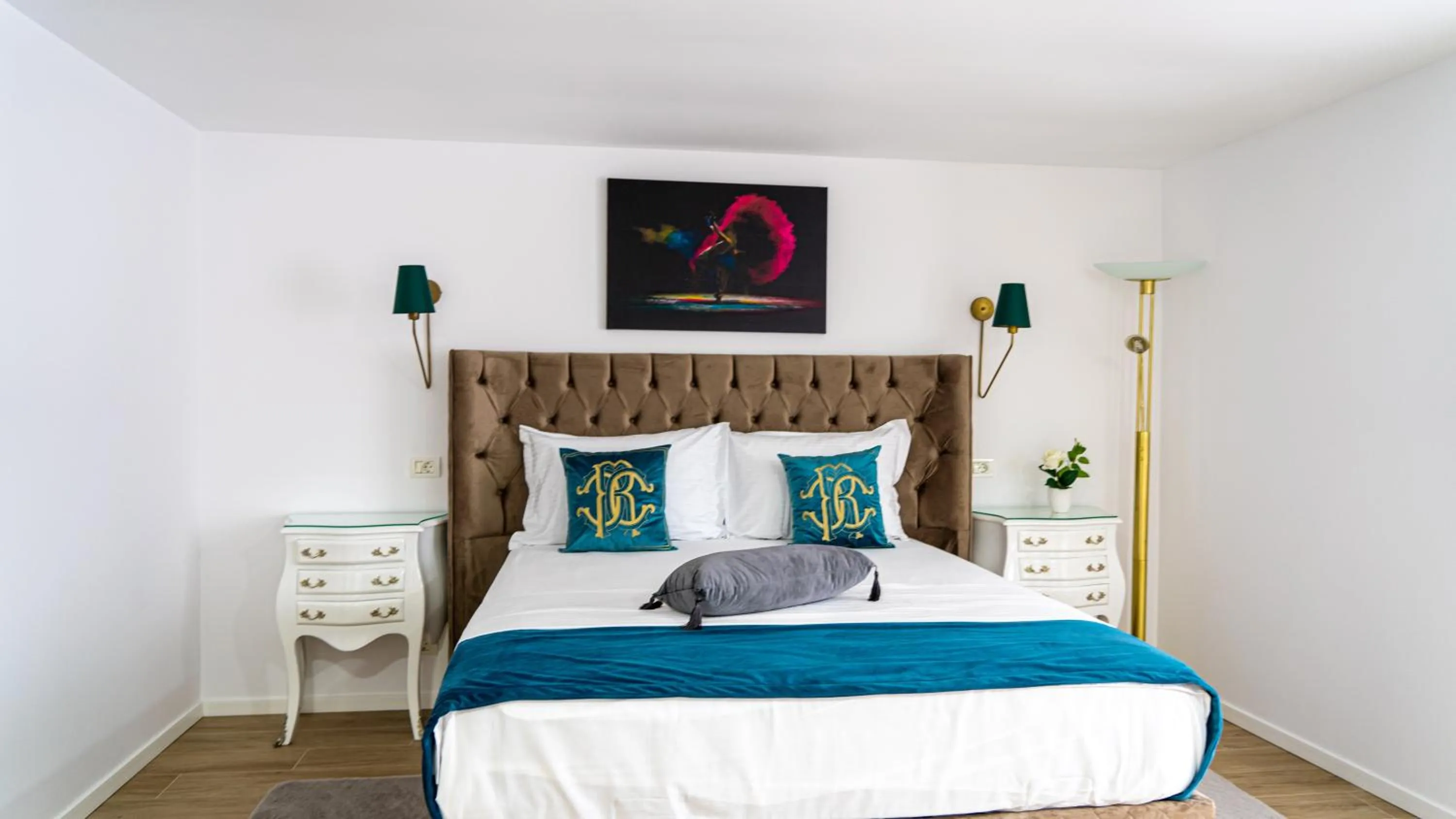 Bed in Avenue Venus - Avenue Hotels