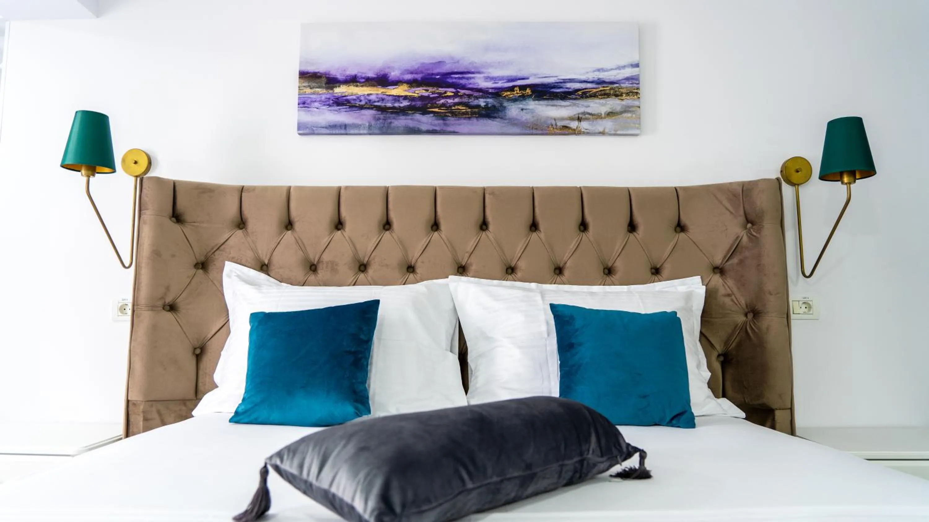 Bed in Avenue Venus - Avenue Hotels