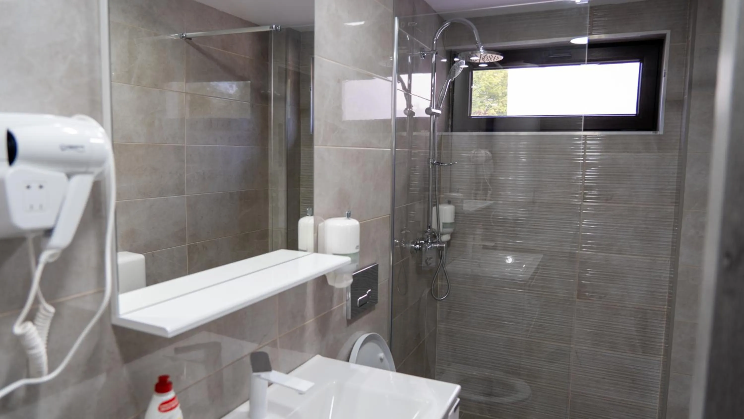 Shower in Avenue Venus - Avenue Hotels